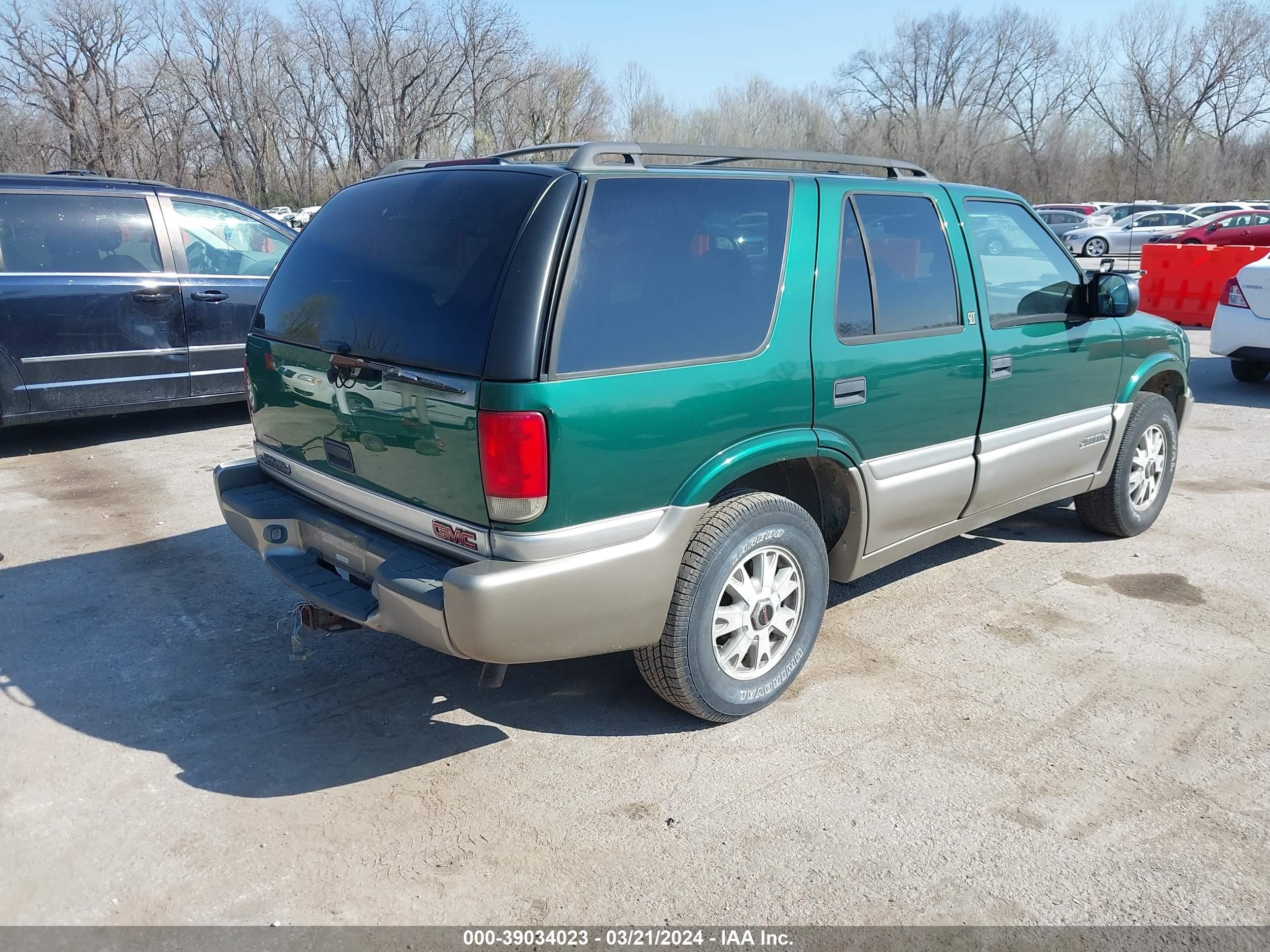 Photo 3 VIN: 1GKDT13W7X2504840 - GMC JIMMY 