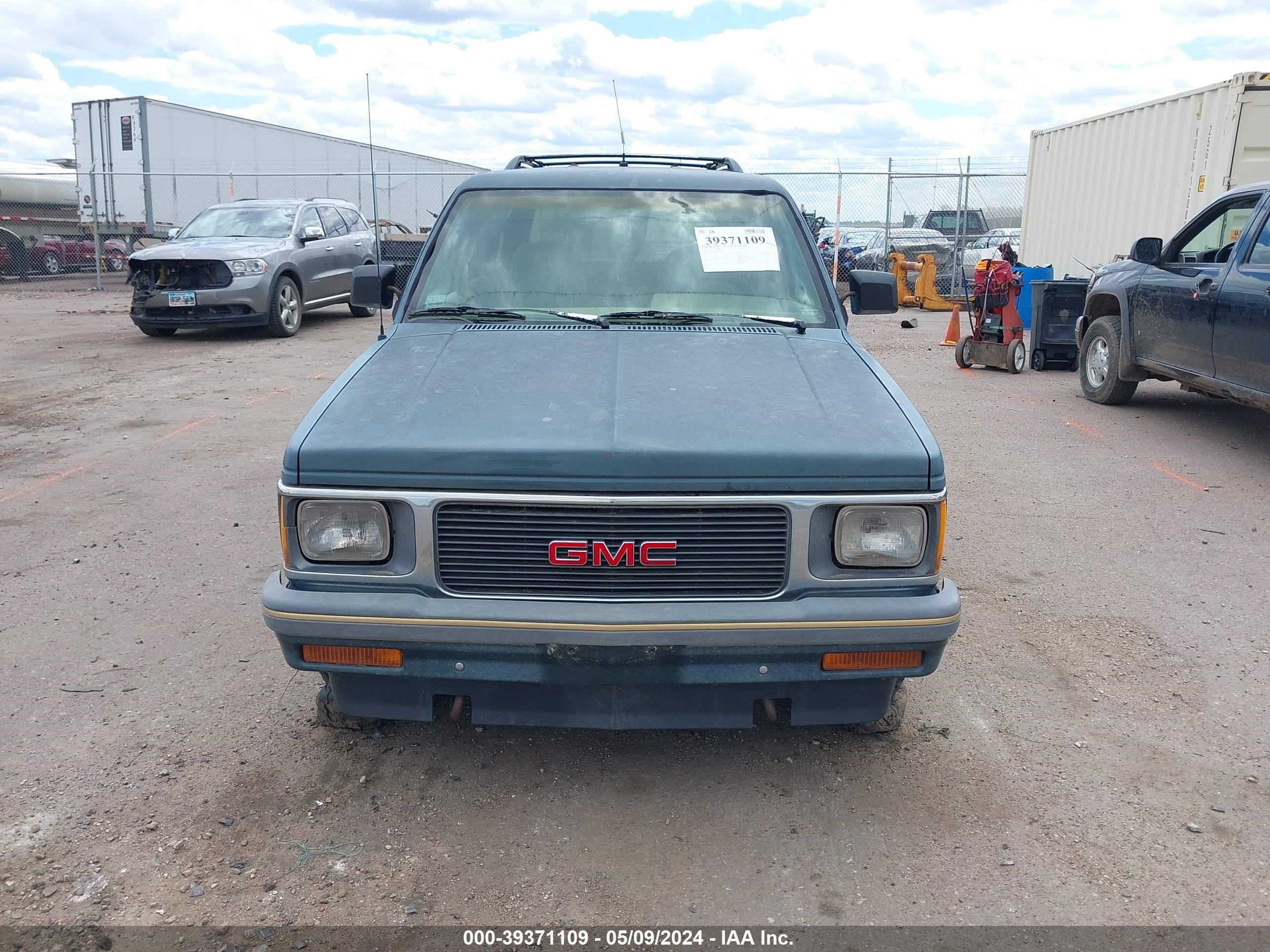 Photo 5 VIN: 1GKDT13W8R2516451 - GMC NULL 