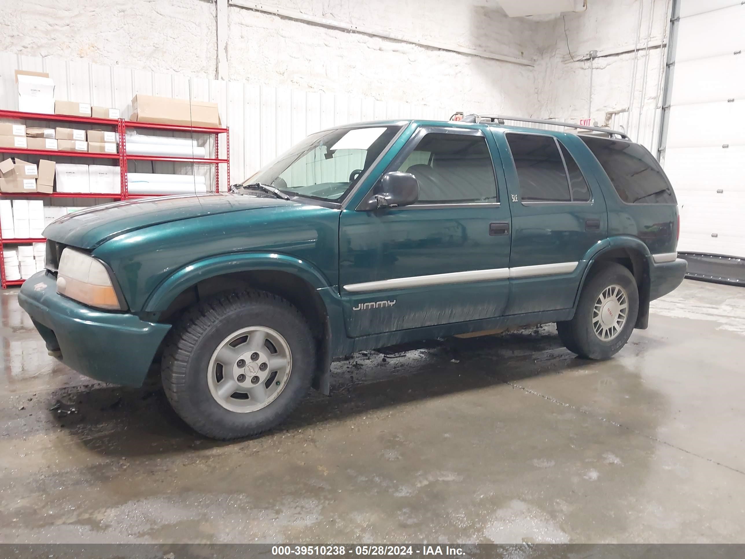 Photo 1 VIN: 1GKDT13W8W2557013 - GMC JIMMY 