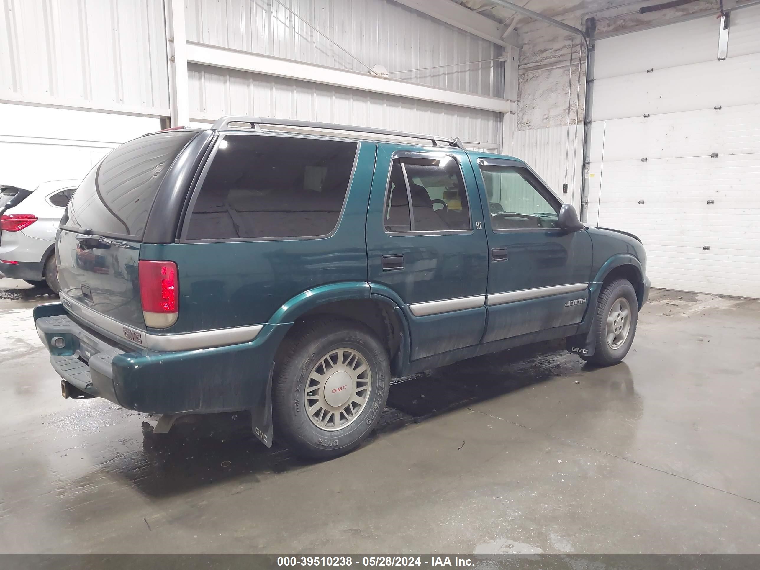 Photo 3 VIN: 1GKDT13W8W2557013 - GMC JIMMY 