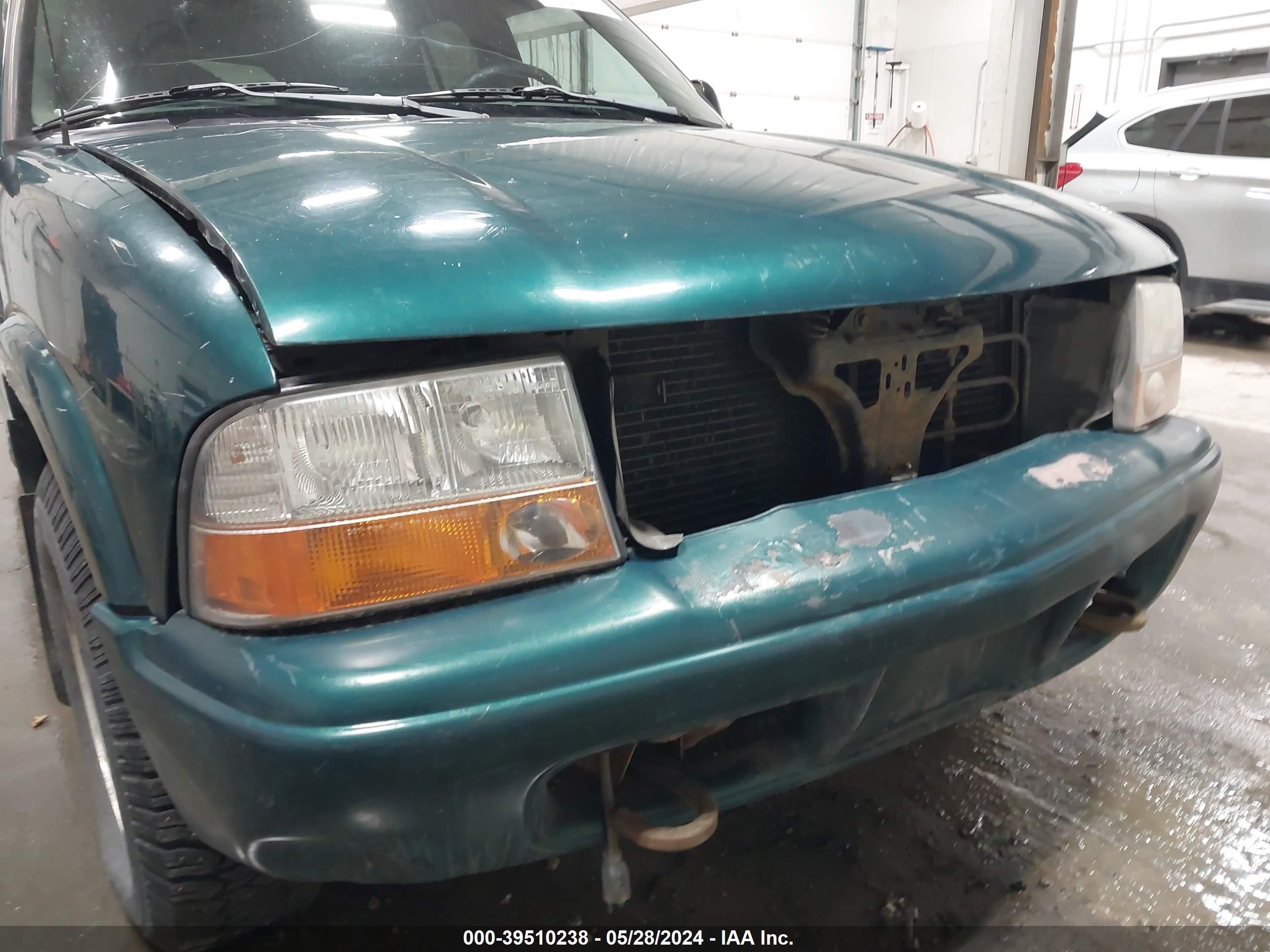 Photo 5 VIN: 1GKDT13W8W2557013 - GMC JIMMY 