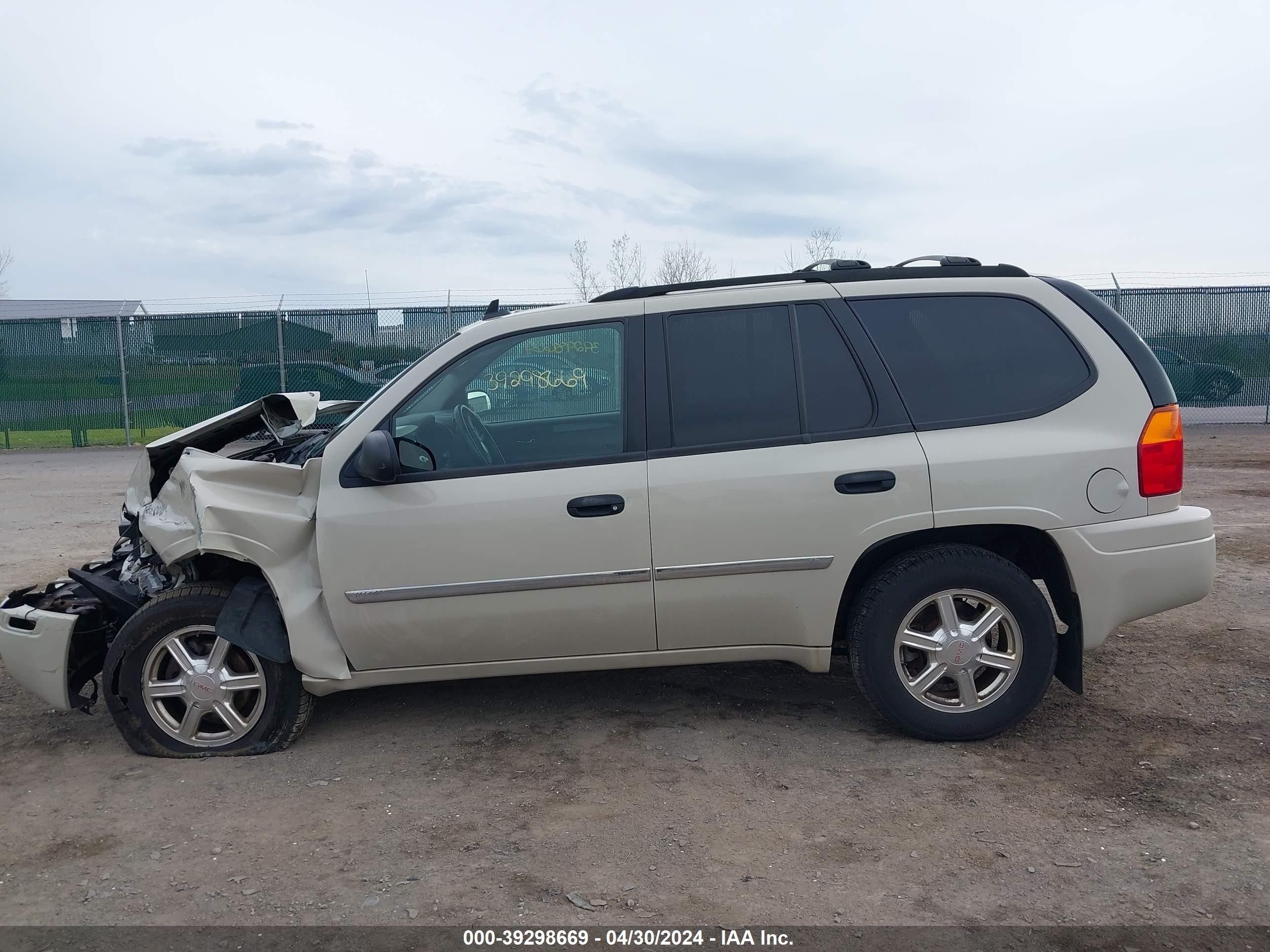 Photo 13 VIN: 1GKDT33S092102119 - GMC ENVOY 