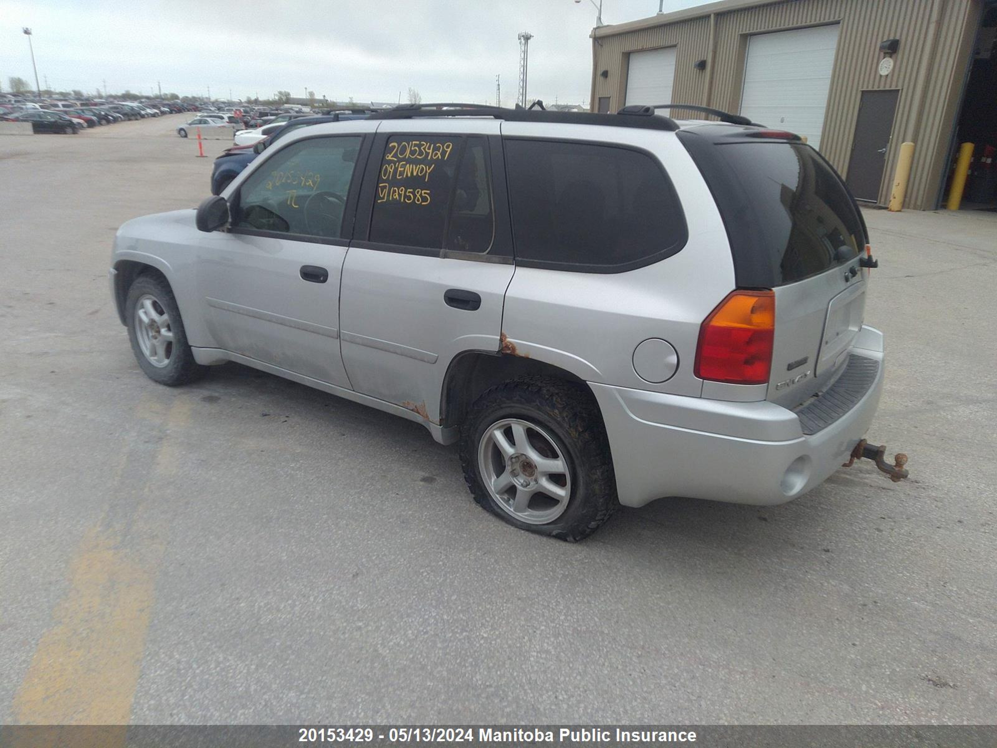 Photo 2 VIN: 1GKDT33SX92129585 - GMC ENVOY 