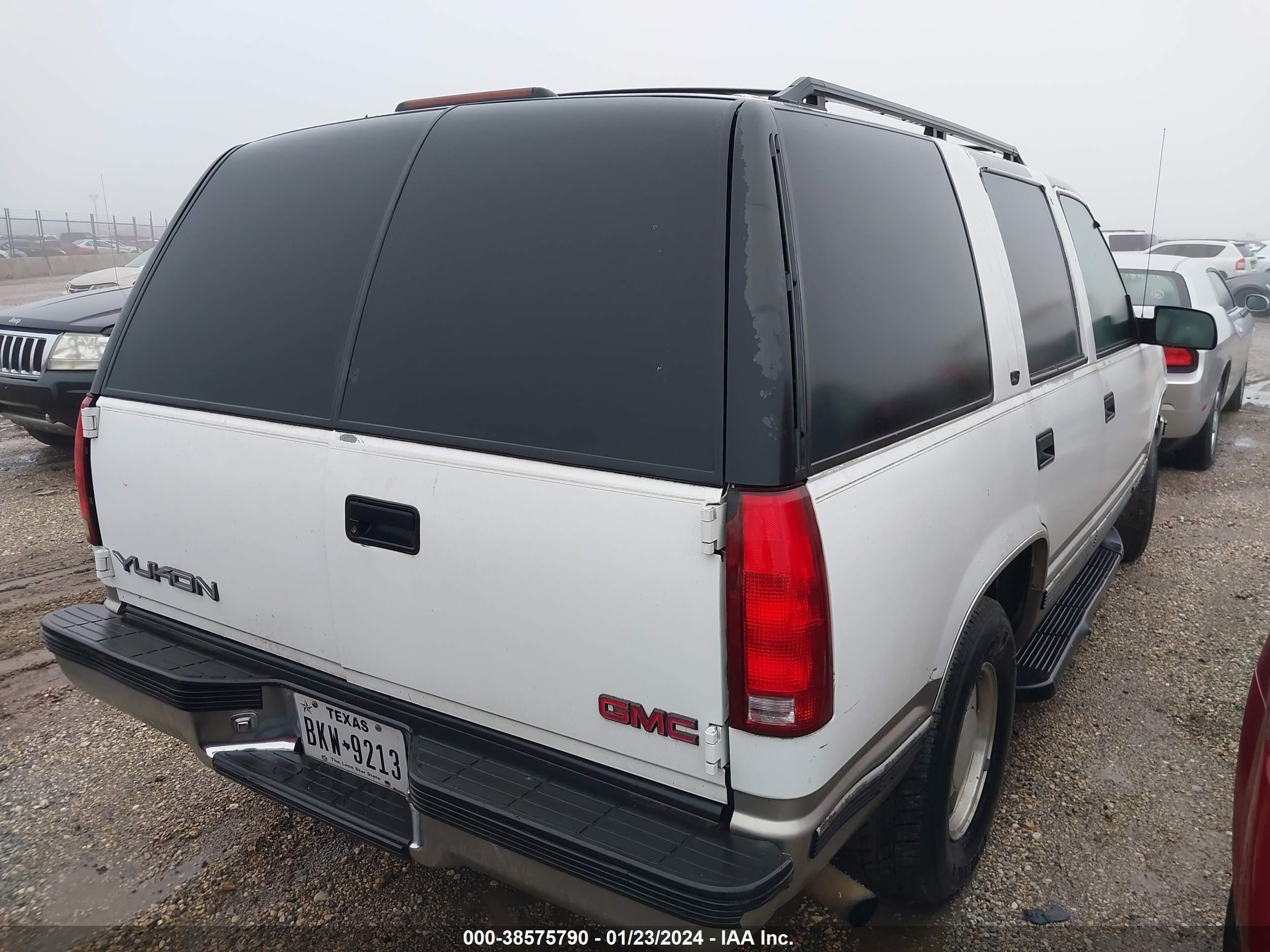 Photo 3 VIN: 1GKEC13R5XJ756266 - GMC YUKON 