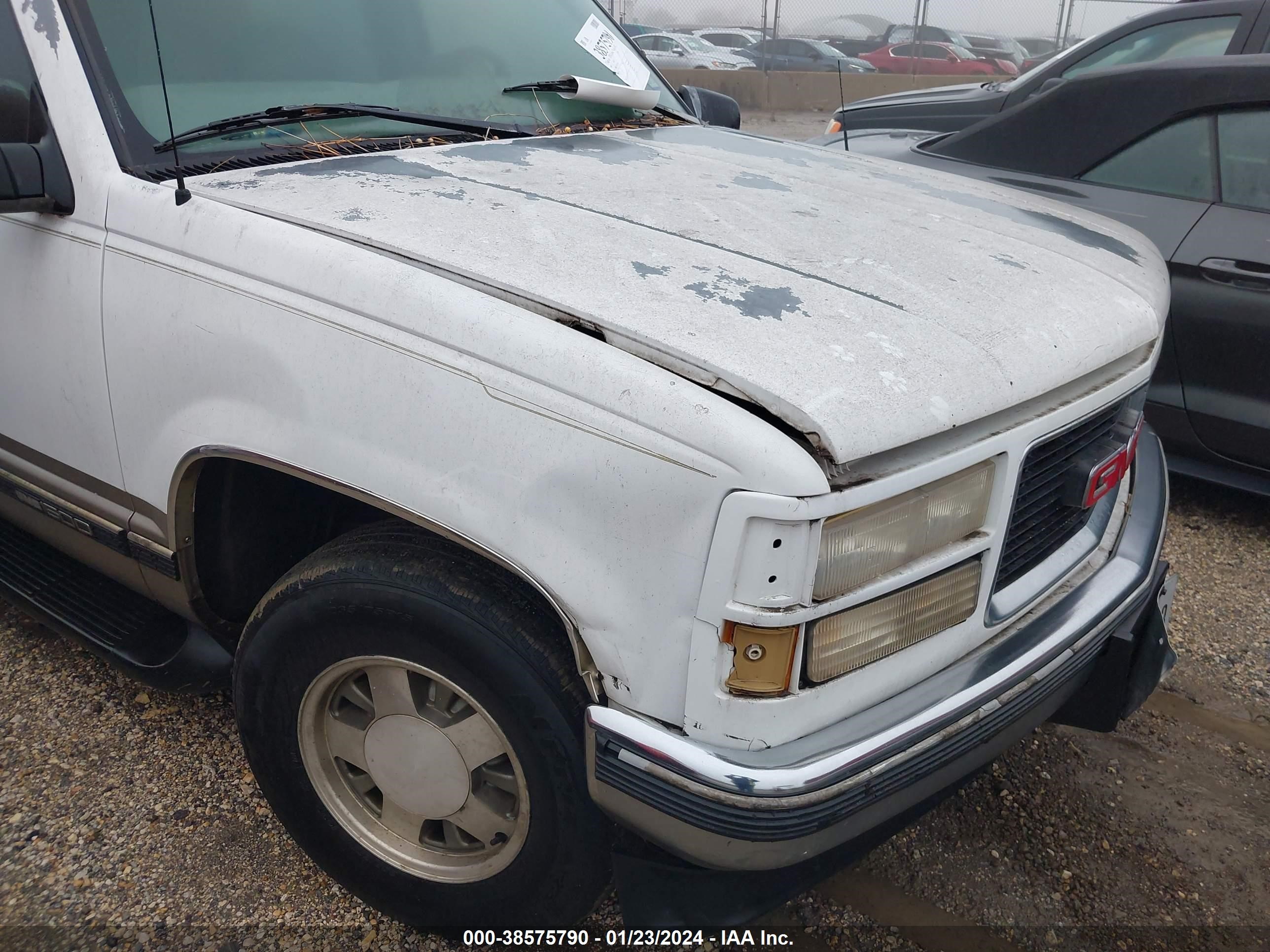 Photo 5 VIN: 1GKEC13R5XJ756266 - GMC YUKON 