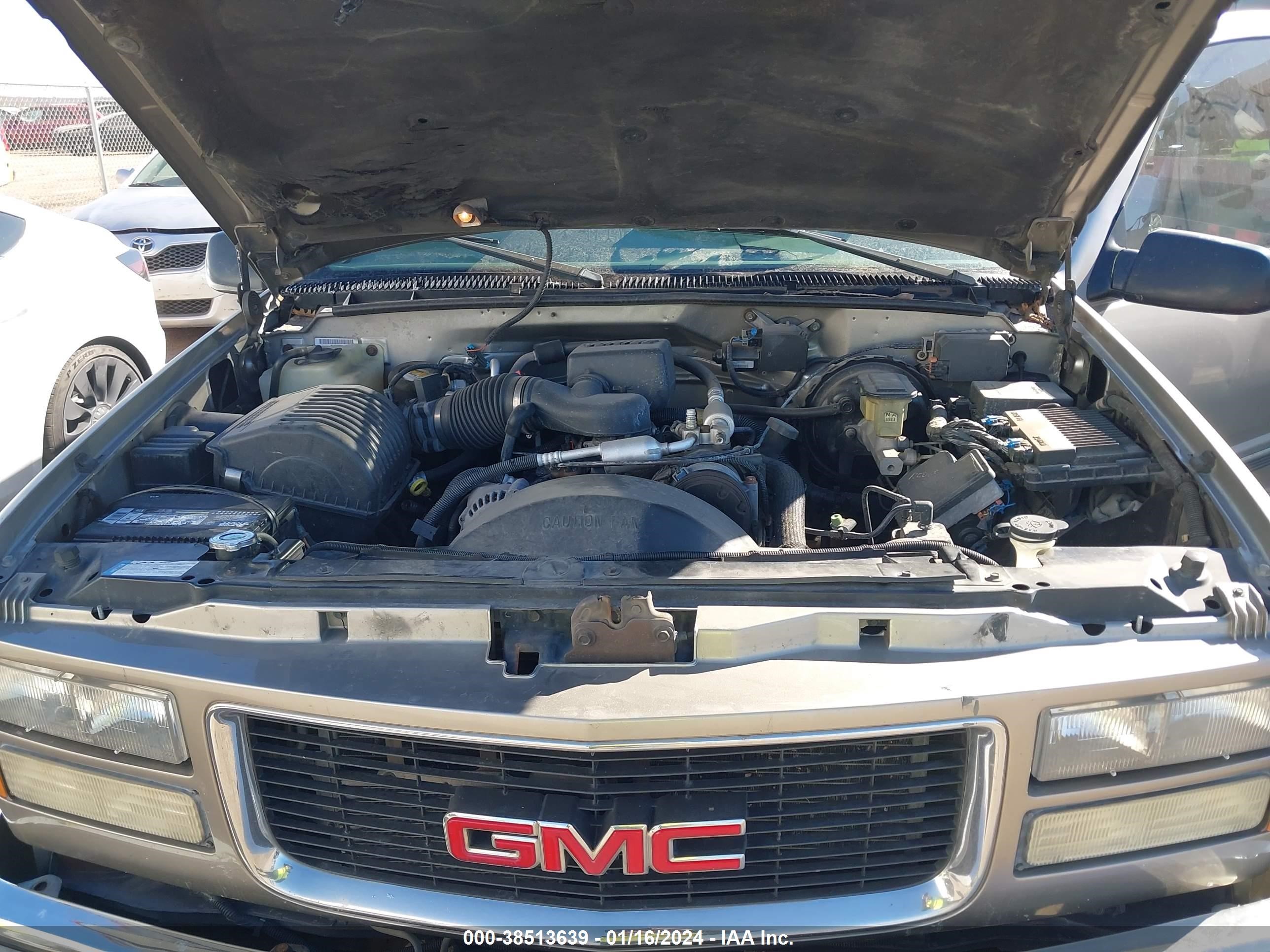 Photo 9 VIN: 1GKEC13R5XJ772306 - GMC YUKON 