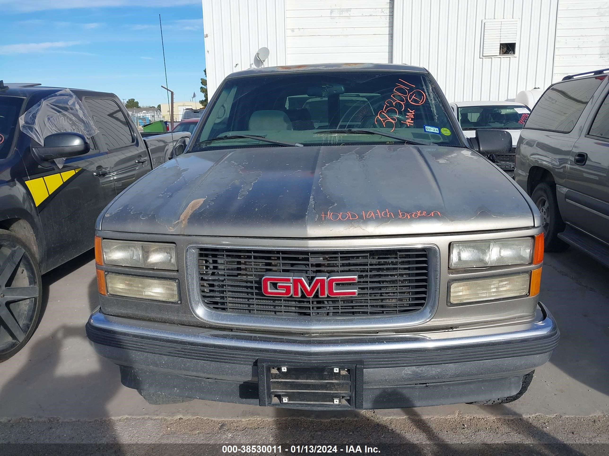 Photo 5 VIN: 1GKEC13R6XJ755627 - GMC YUKON 