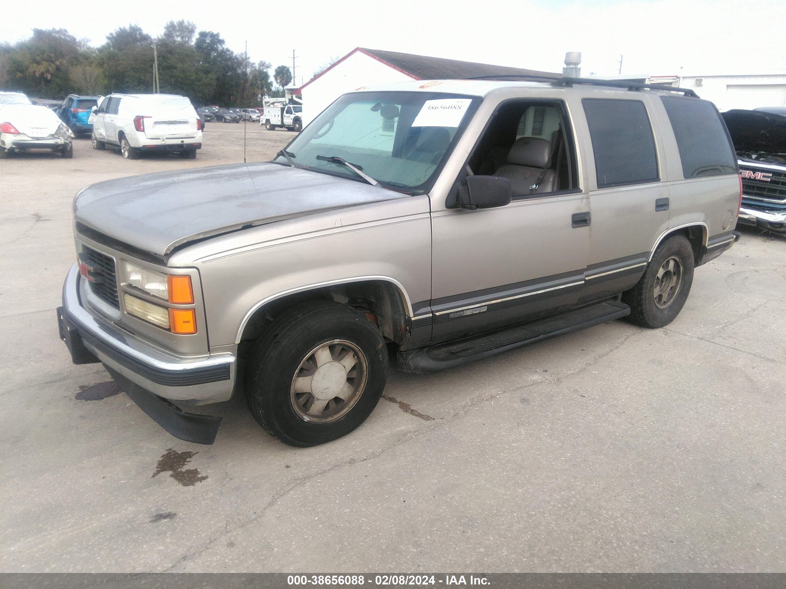 Photo 1 VIN: 1GKEC13R7XJ758360 - GMC YUKON 