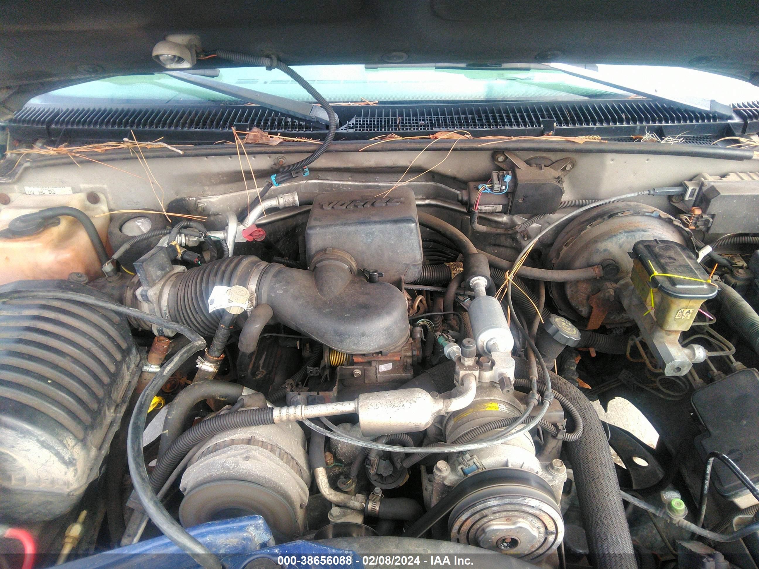 Photo 9 VIN: 1GKEC13R7XJ758360 - GMC YUKON 