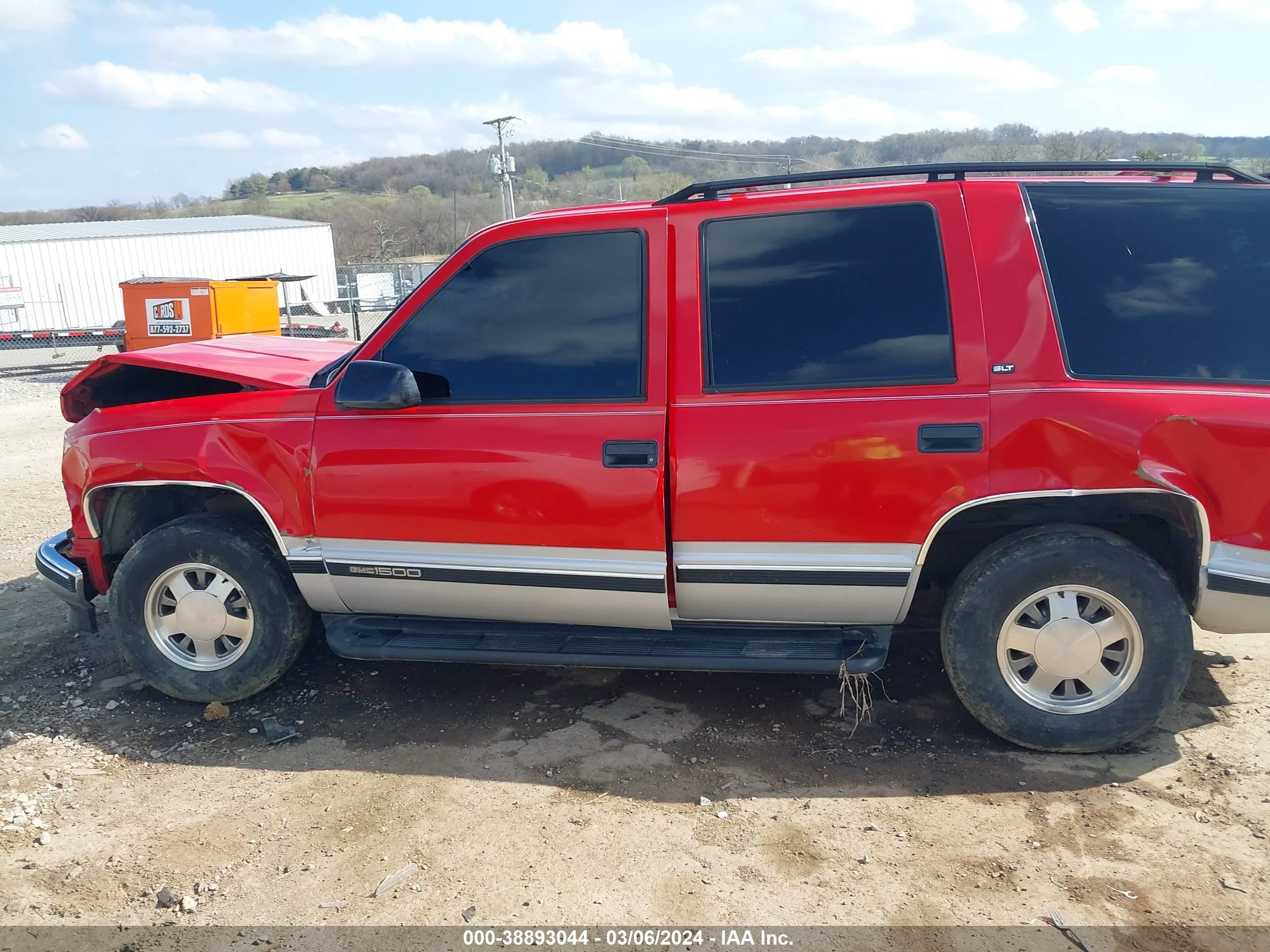 Photo 14 VIN: 1GKEC13R9VJ756171 - GMC YUKON 