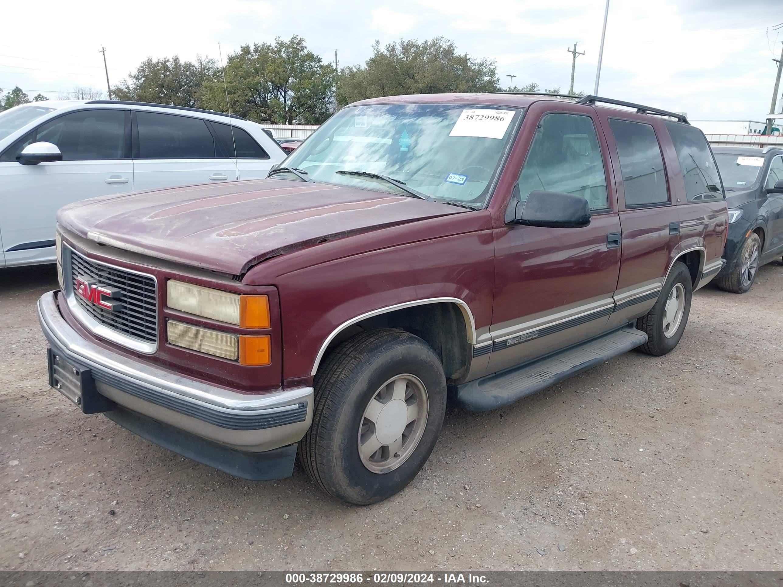 Photo 1 VIN: 1GKEC13R9WR513107 - GMC YUKON 