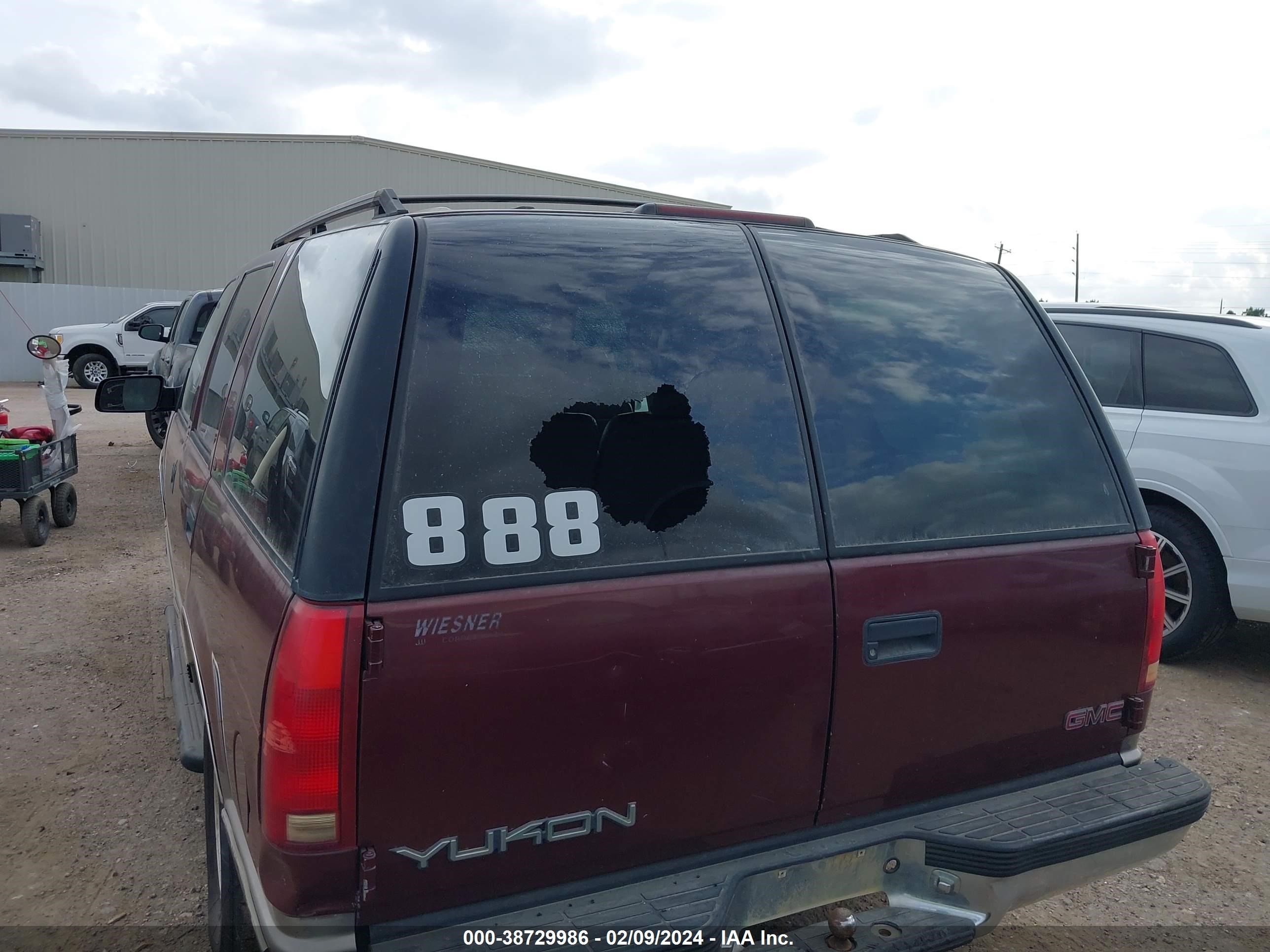 Photo 5 VIN: 1GKEC13R9WR513107 - GMC YUKON 