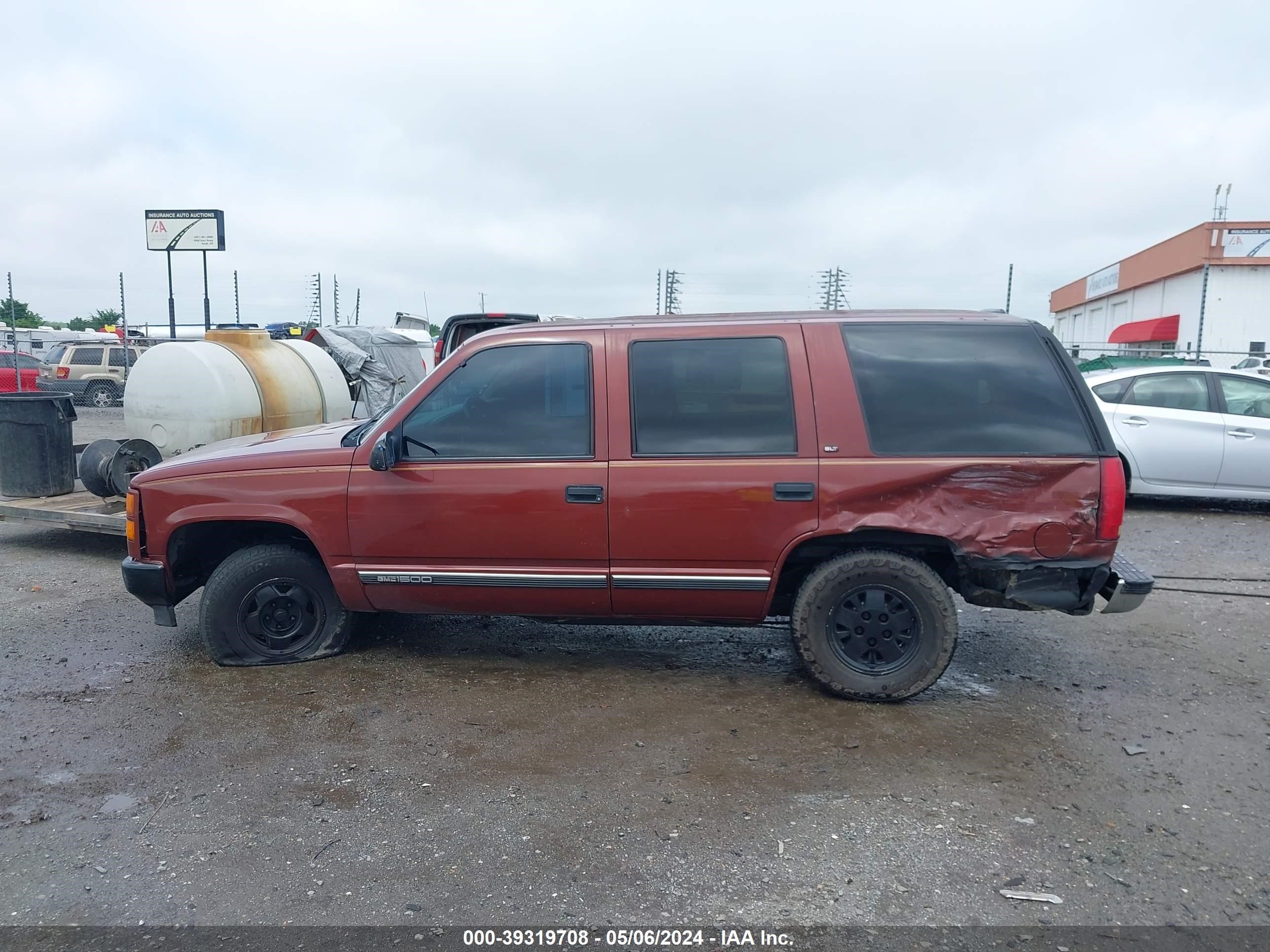 Photo 13 VIN: 1GKEC13R9XJ724923 - GMC YUKON 