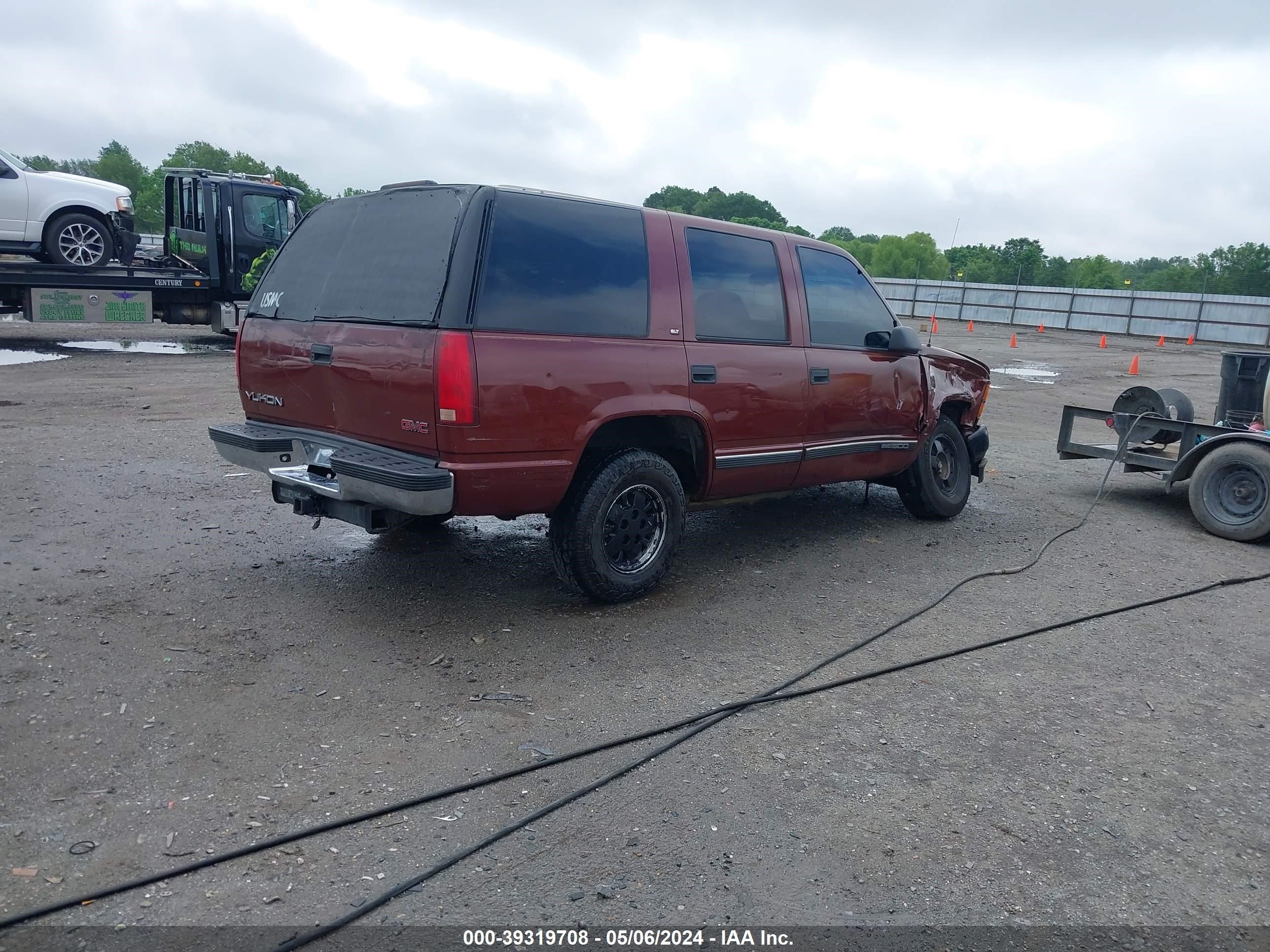 Photo 3 VIN: 1GKEC13R9XJ724923 - GMC YUKON 