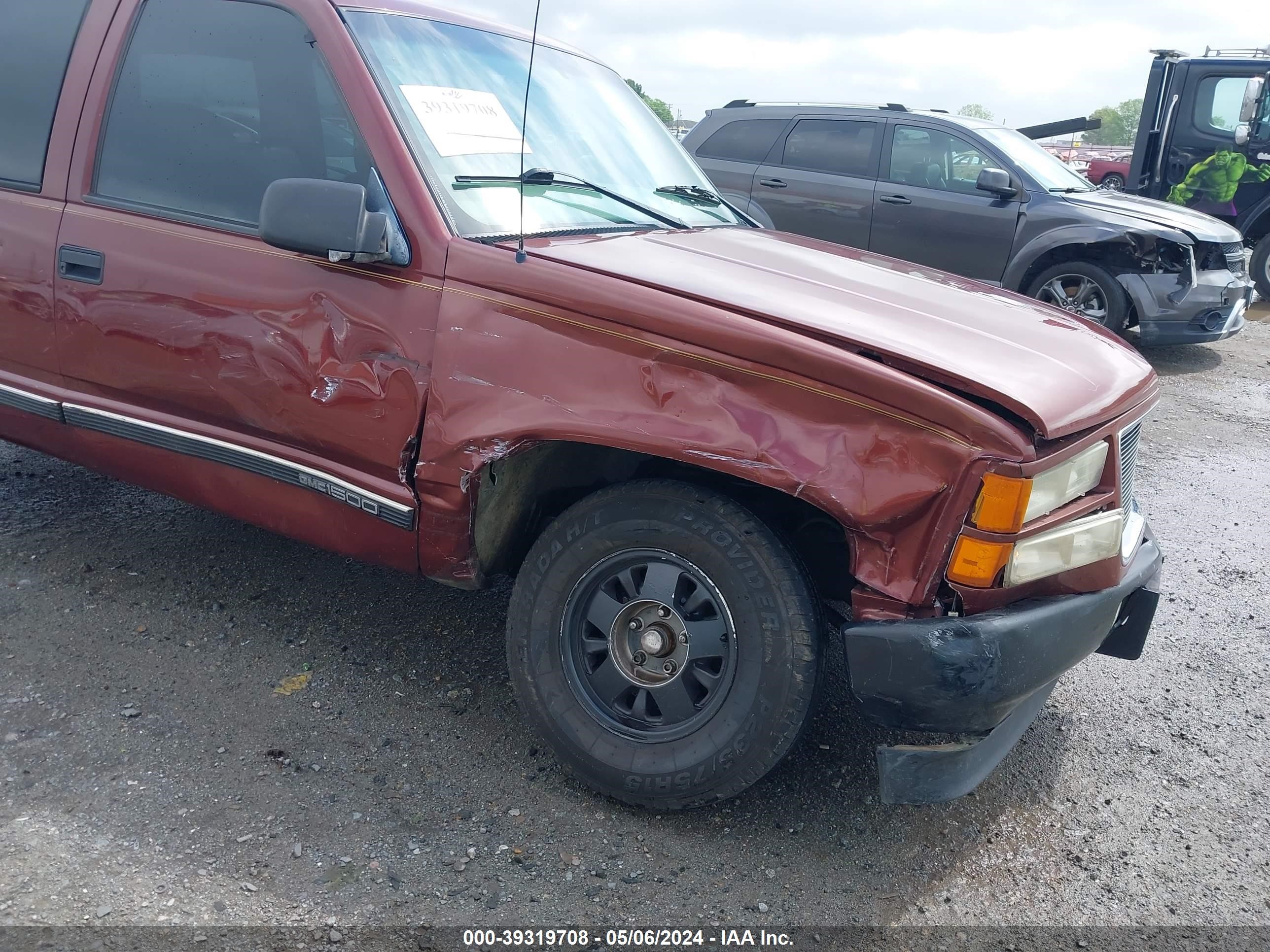 Photo 5 VIN: 1GKEC13R9XJ724923 - GMC YUKON 