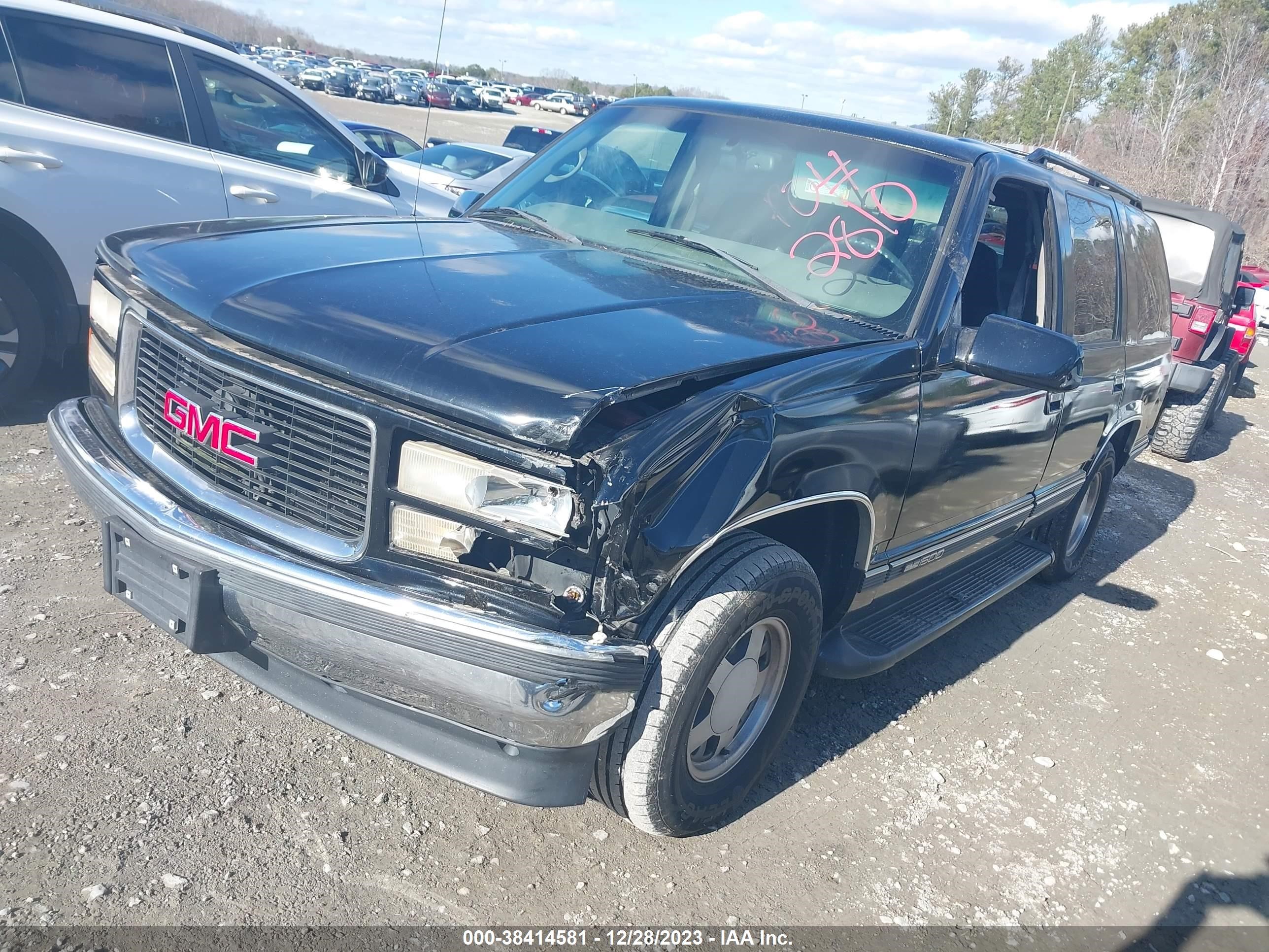 Photo 5 VIN: 1GKEC13RXXJ743741 - GMC YUKON 