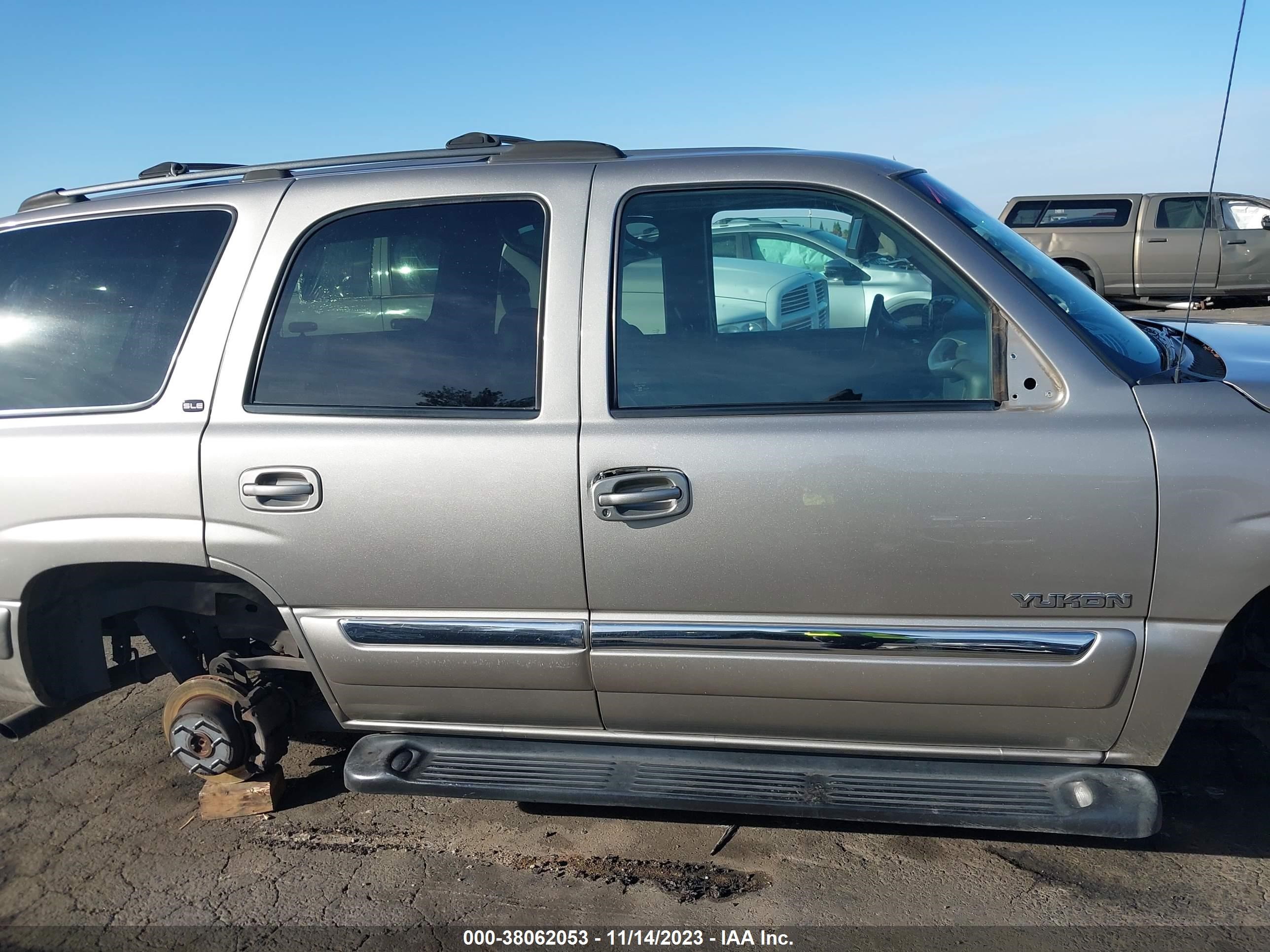 Photo 12 VIN: 1GKEC13T02J181496 - GMC YUKON 