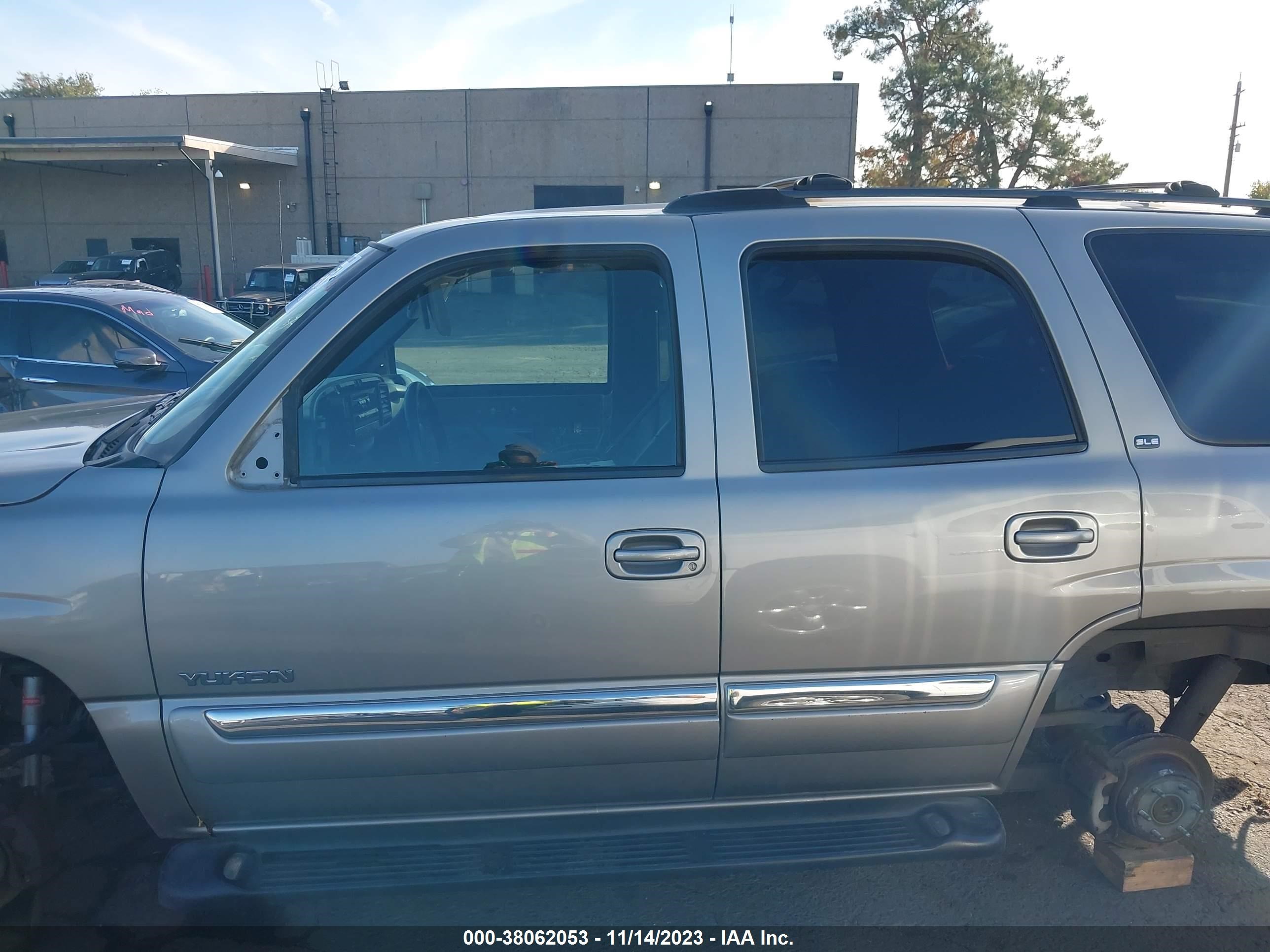 Photo 13 VIN: 1GKEC13T02J181496 - GMC YUKON 