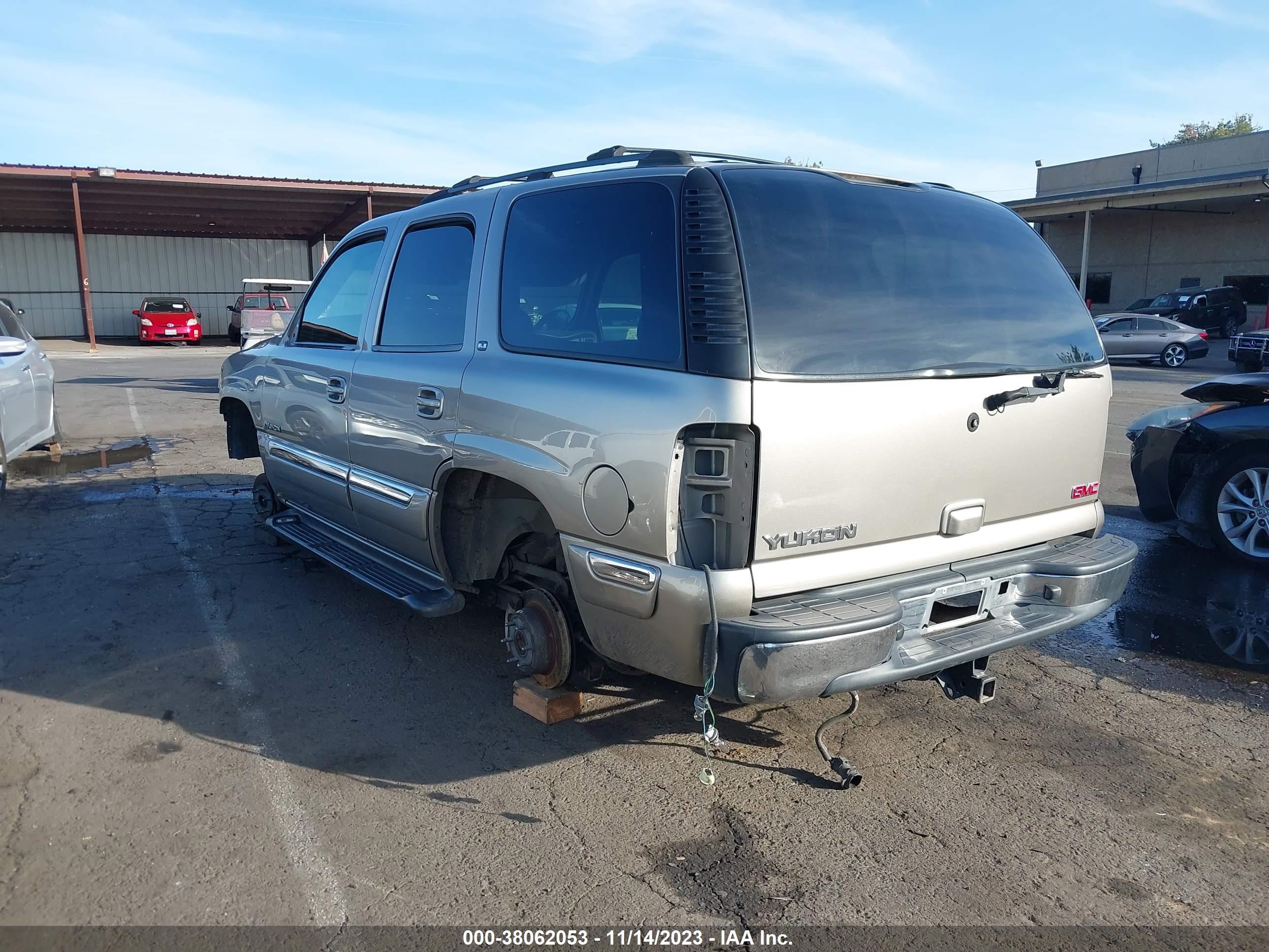 Photo 2 VIN: 1GKEC13T02J181496 - GMC YUKON 