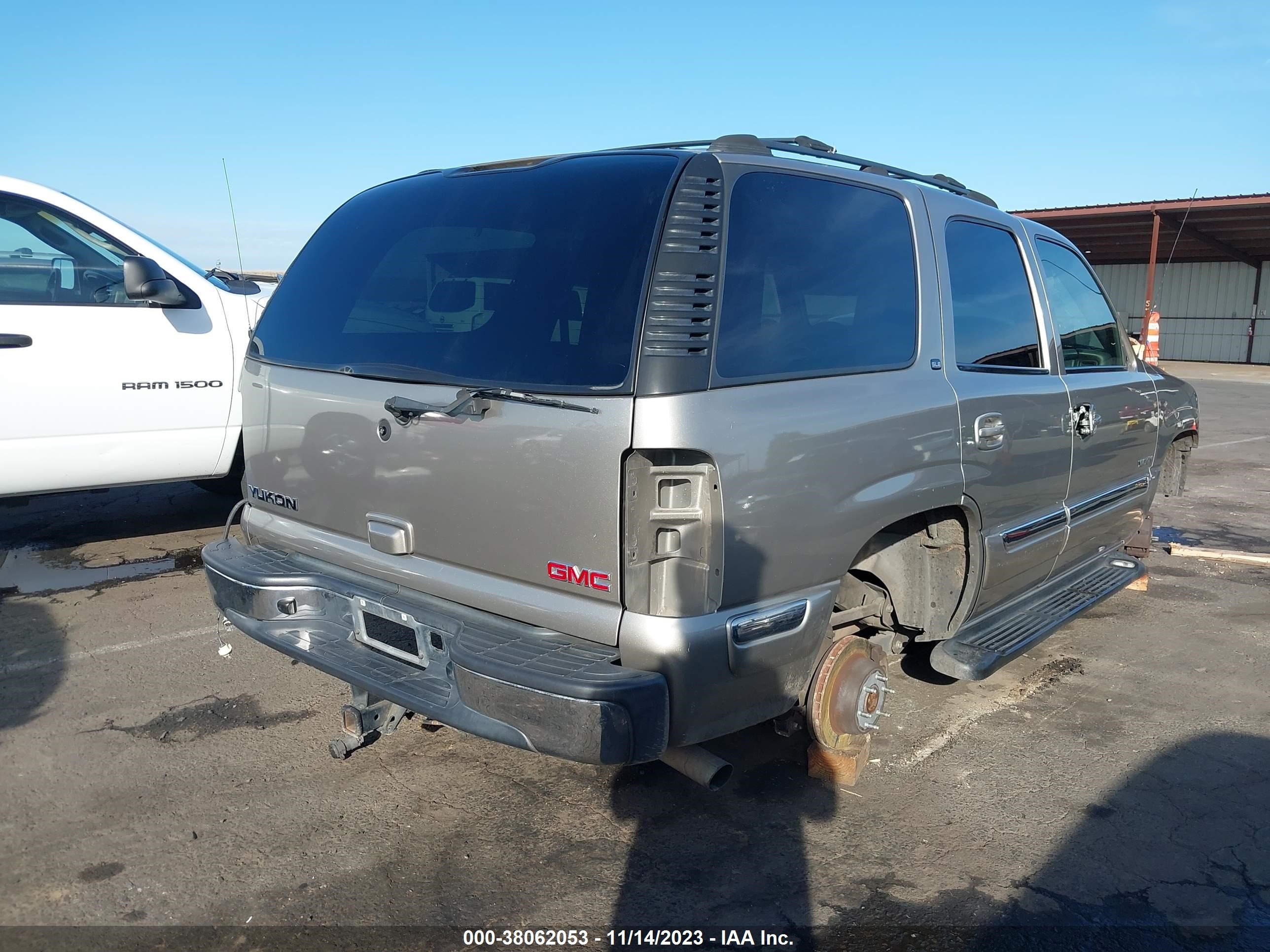 Photo 3 VIN: 1GKEC13T02J181496 - GMC YUKON 