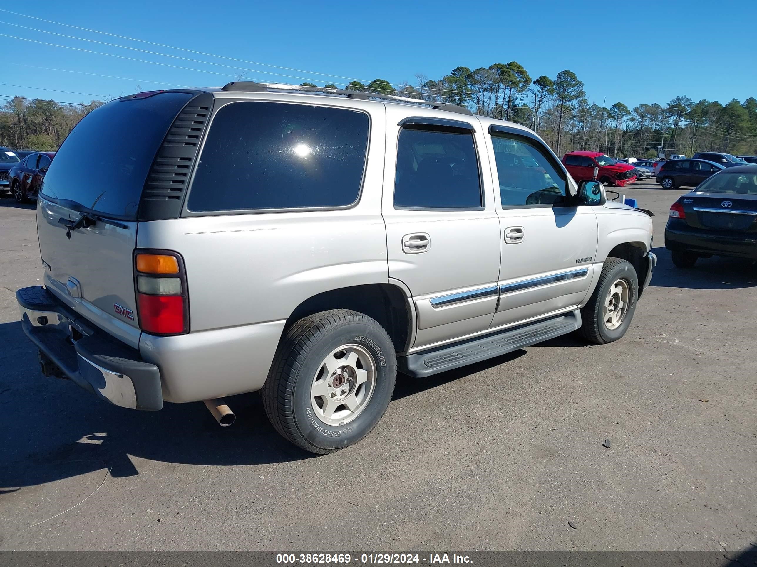 Photo 3 VIN: 1GKEC13T25R143791 - GMC YUKON 