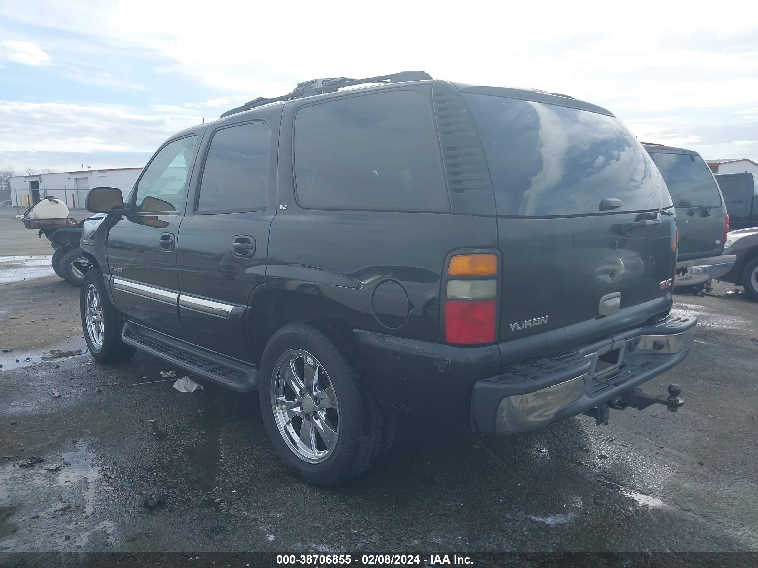 Photo 2 VIN: 1GKEC13T35R260442 - GMC YUKON 