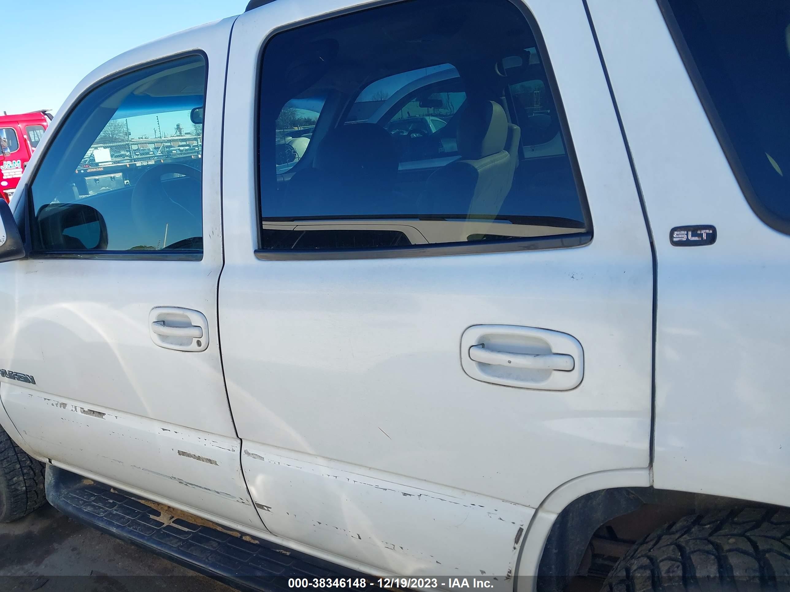 Photo 13 VIN: 1GKEC13T3YJ179217 - GMC YUKON 