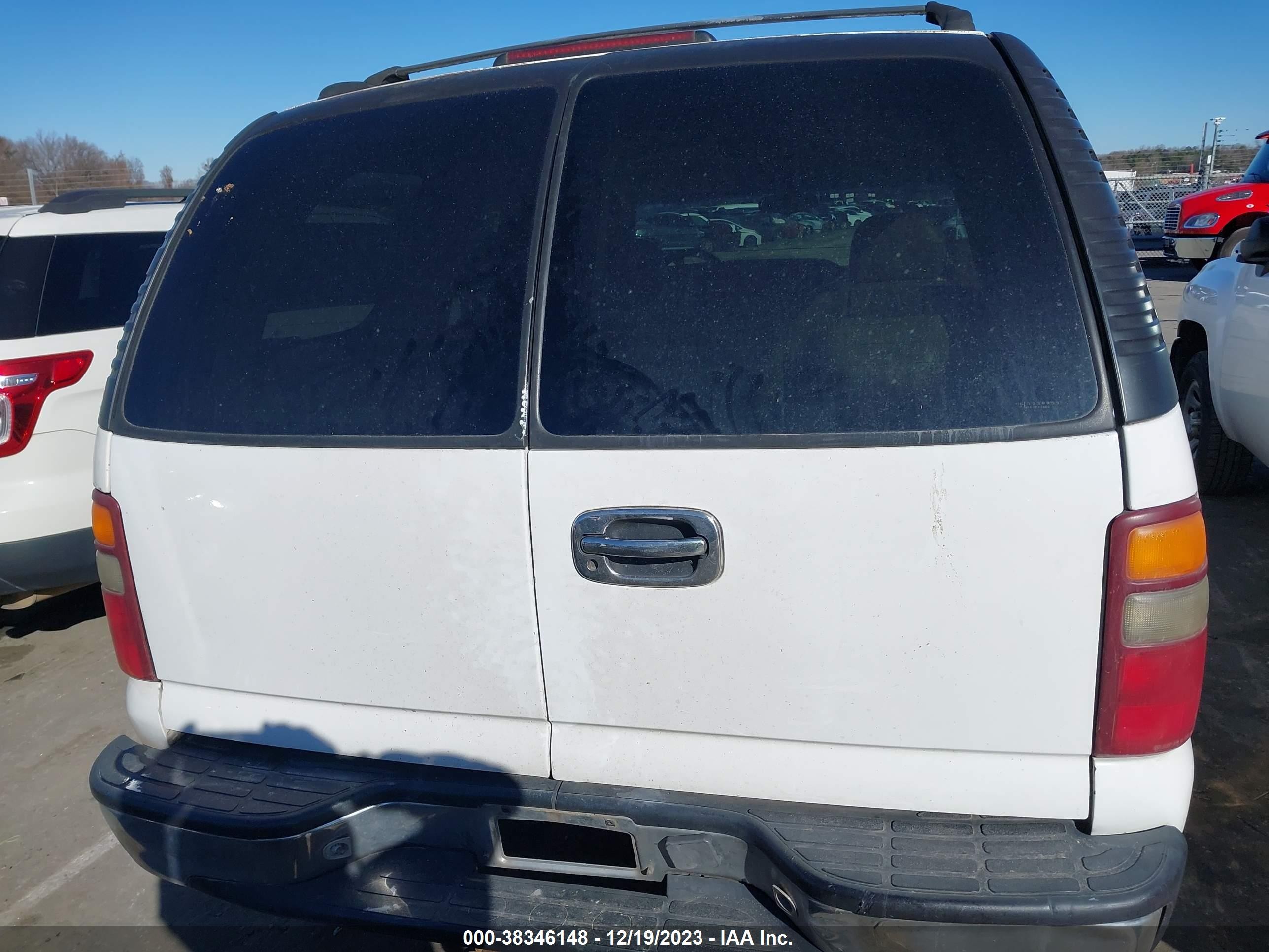 Photo 15 VIN: 1GKEC13T3YJ179217 - GMC YUKON 