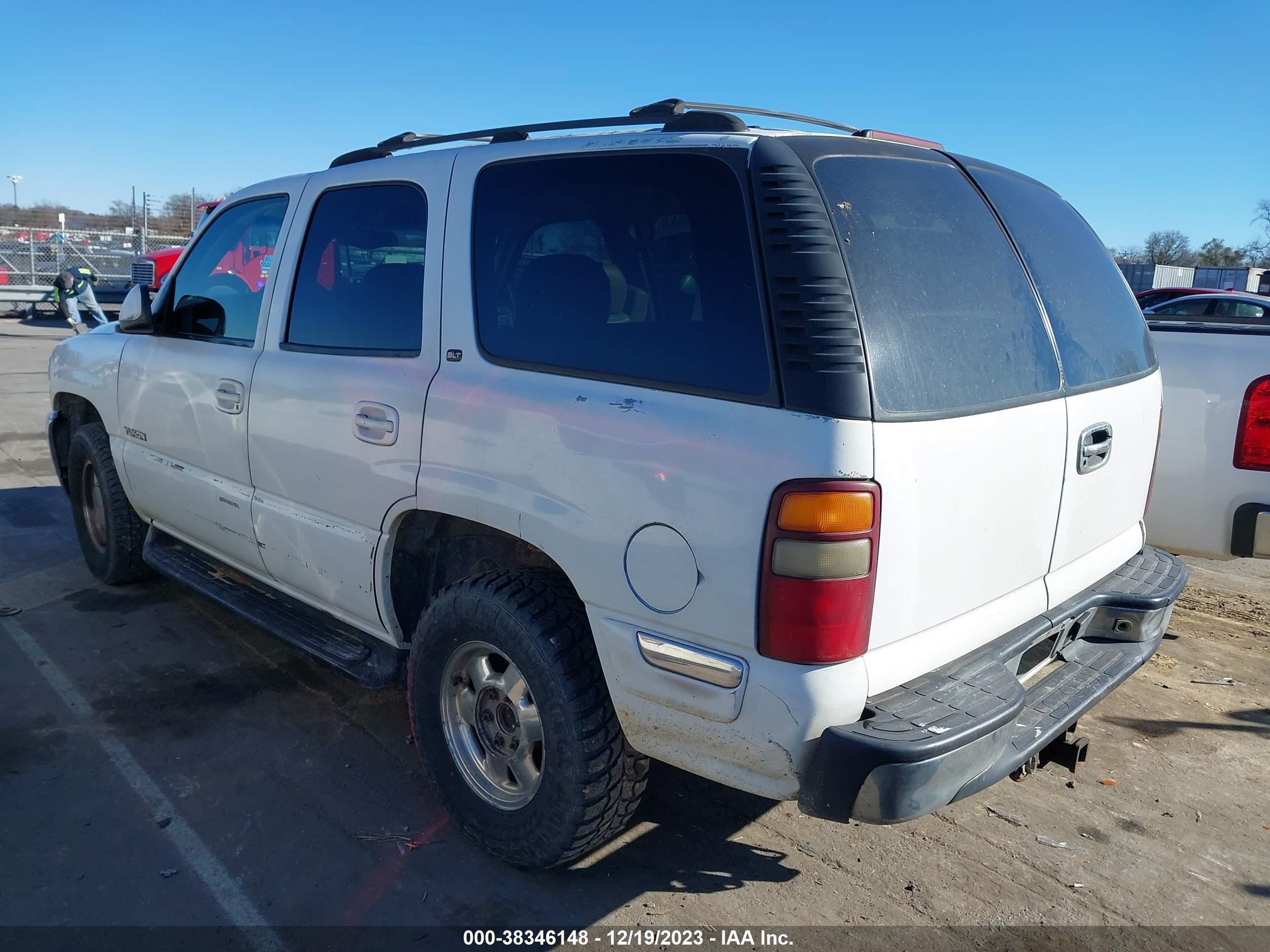 Photo 2 VIN: 1GKEC13T3YJ179217 - GMC YUKON 