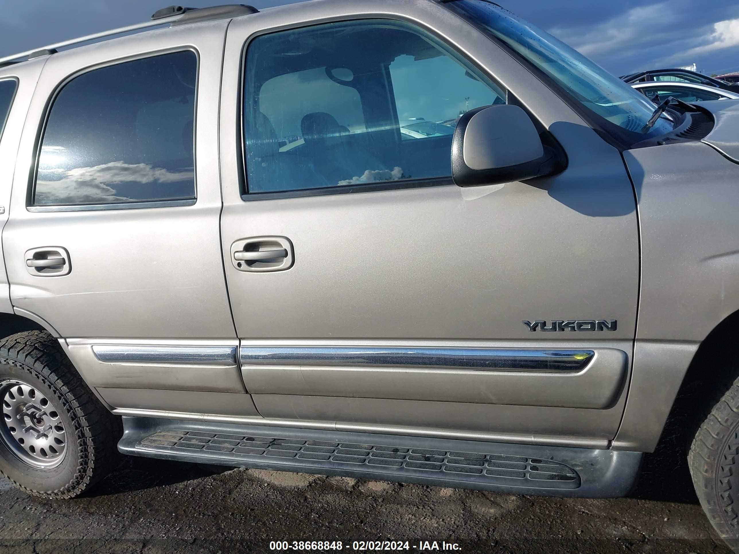 Photo 12 VIN: 1GKEC13T61J168217 - GMC YUKON 