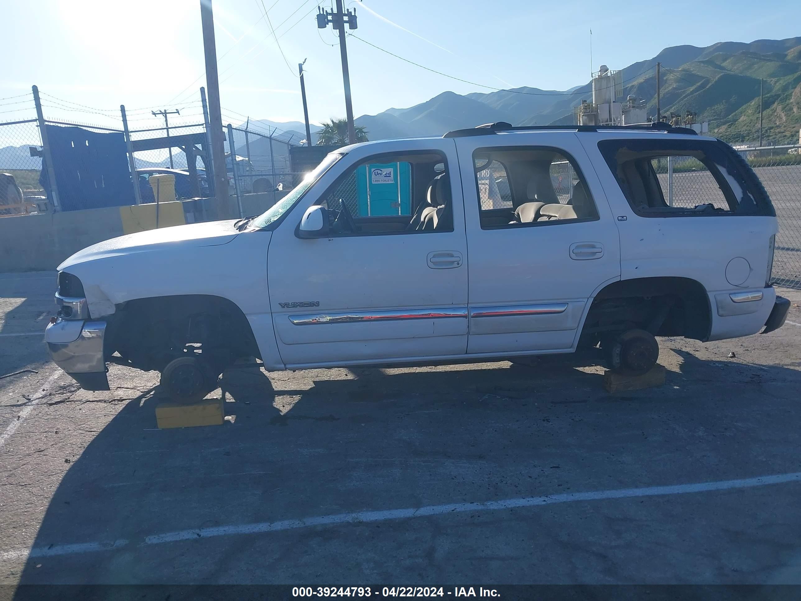 Photo 13 VIN: 1GKEC13T61J177385 - GMC YUKON 