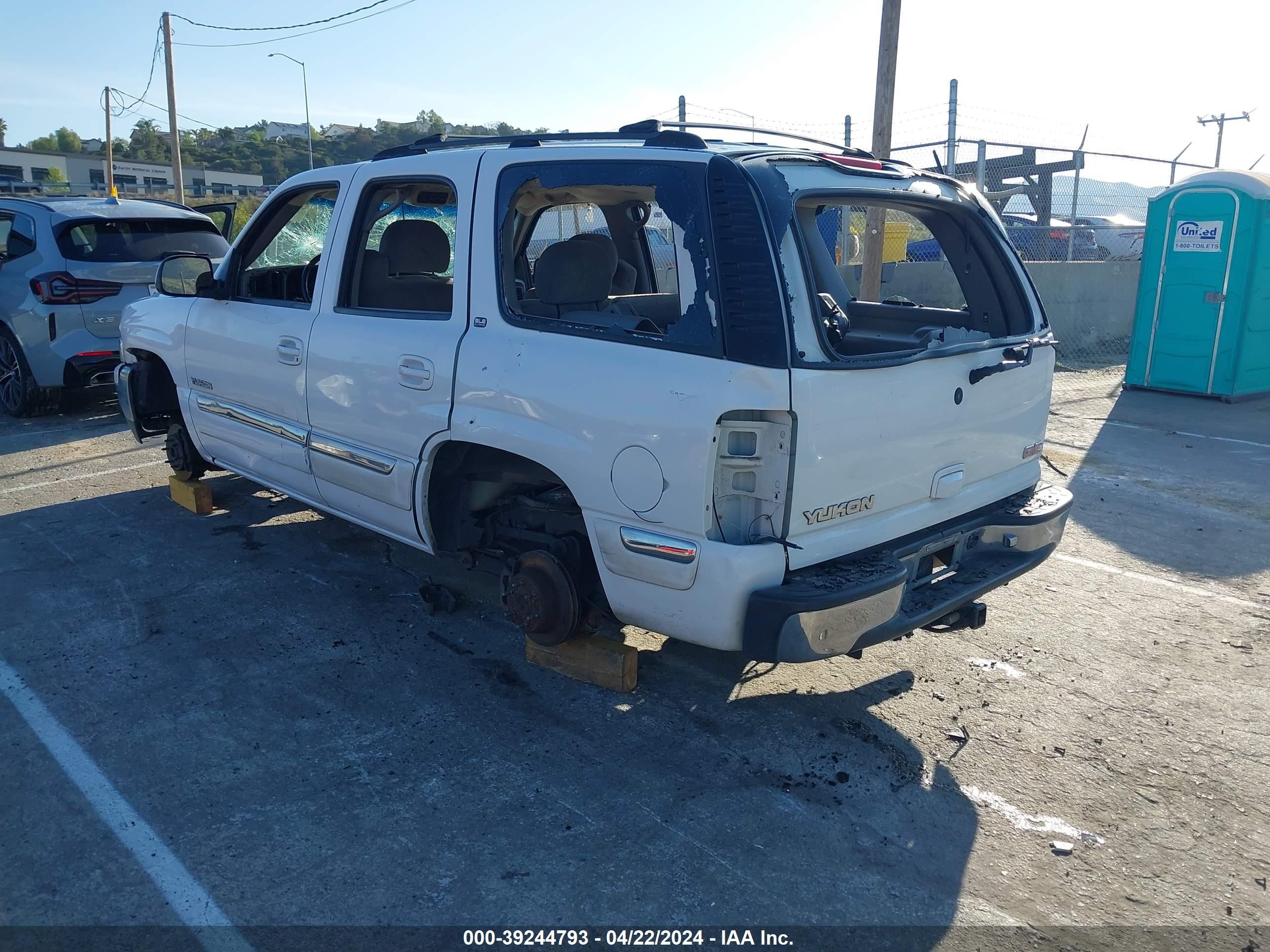 Photo 2 VIN: 1GKEC13T61J177385 - GMC YUKON 