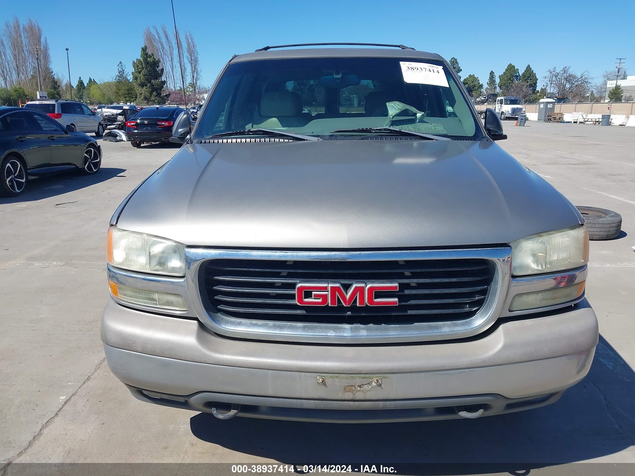 Photo 12 VIN: 1GKEC13T61R215912 - GMC YUKON 