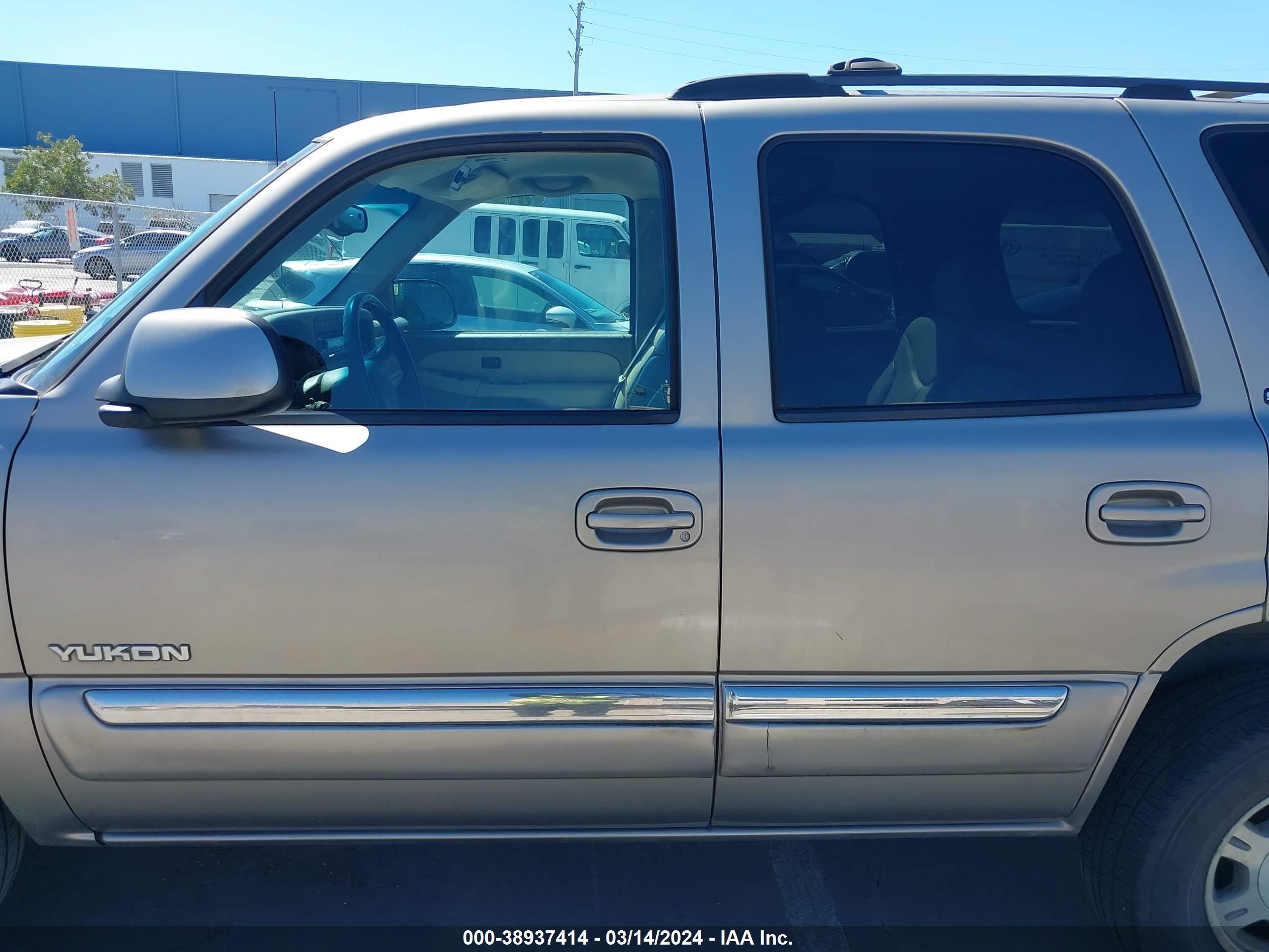 Photo 14 VIN: 1GKEC13T61R215912 - GMC YUKON 