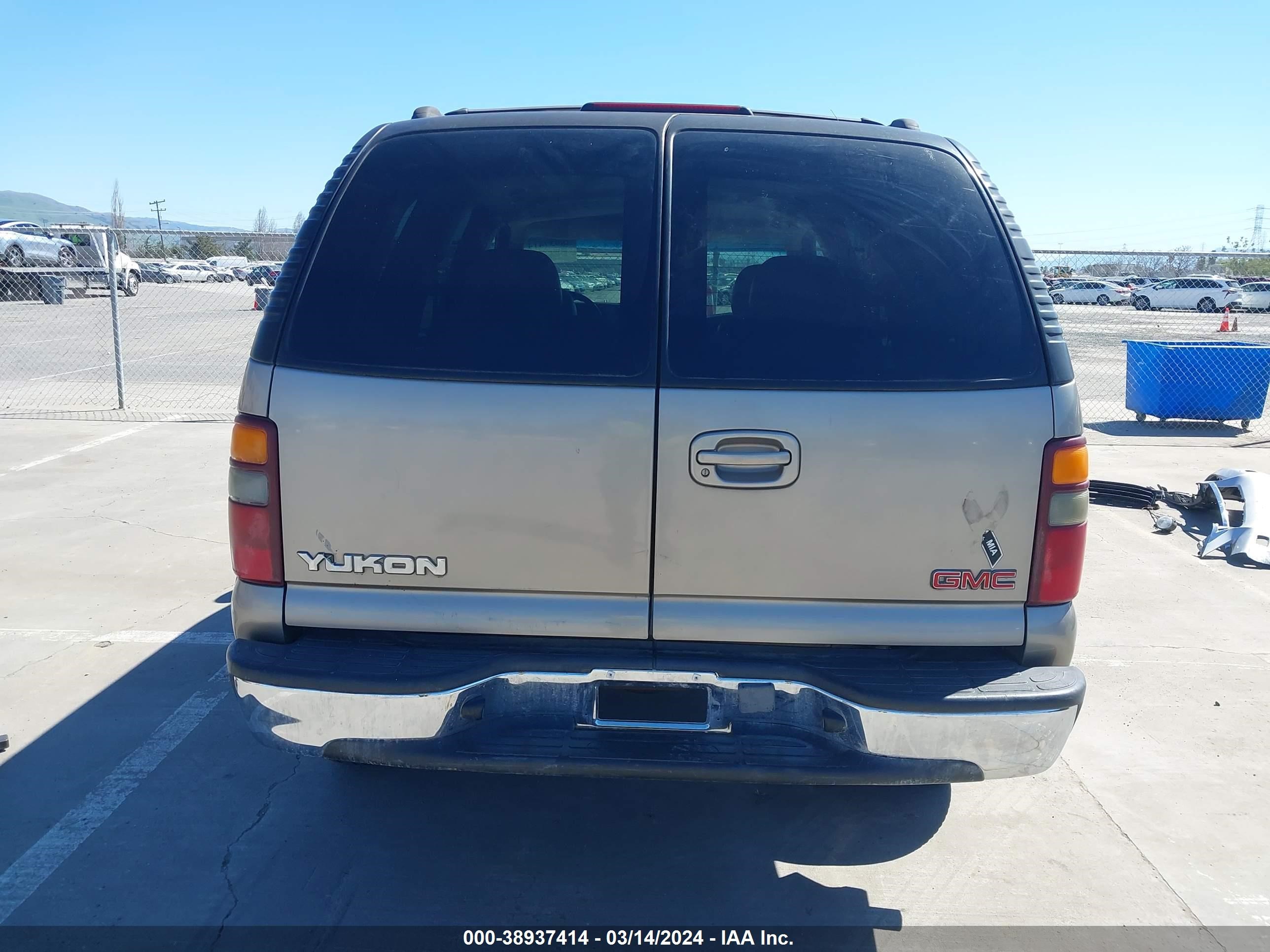 Photo 16 VIN: 1GKEC13T61R215912 - GMC YUKON 