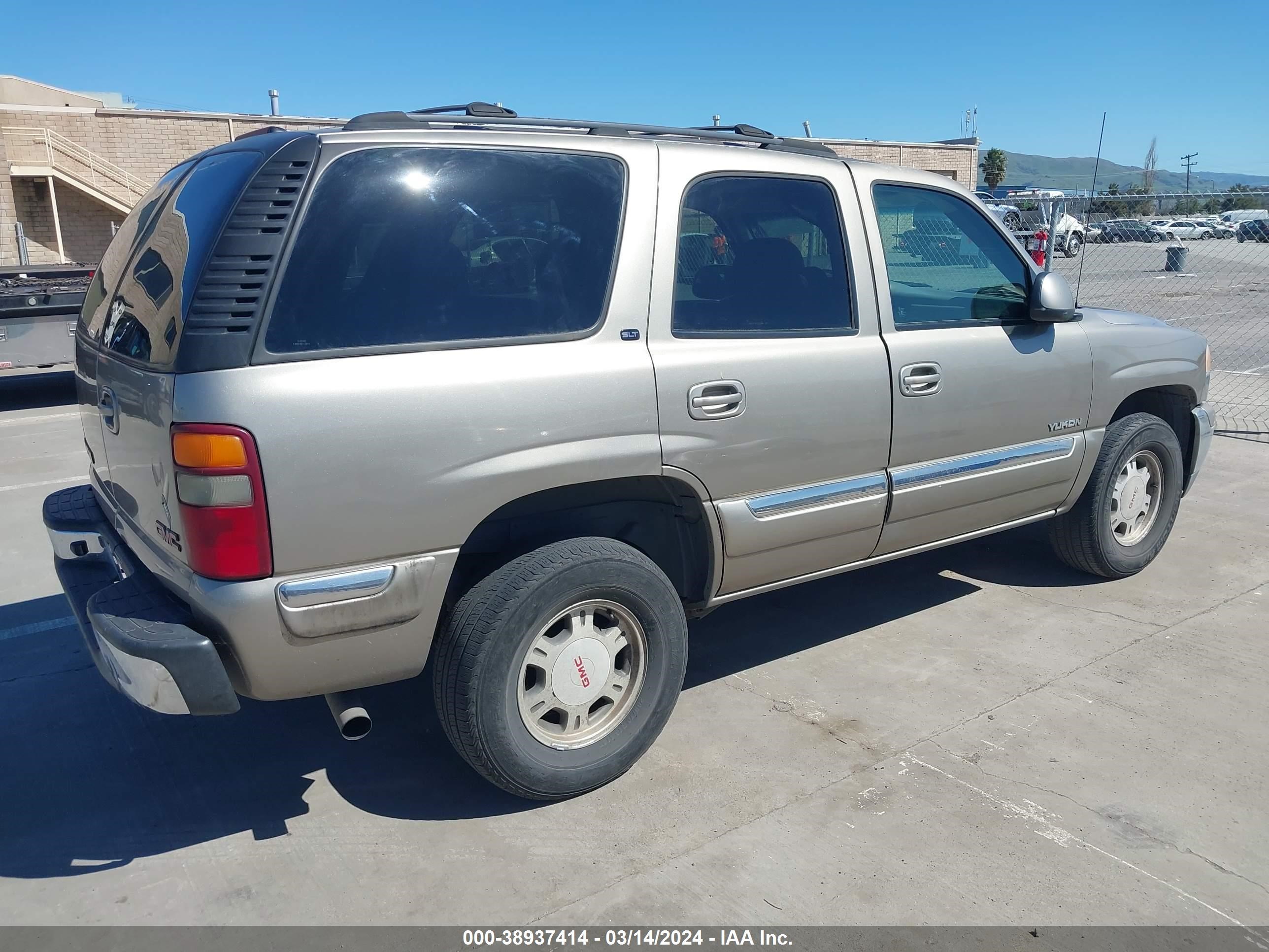 Photo 3 VIN: 1GKEC13T61R215912 - GMC YUKON 