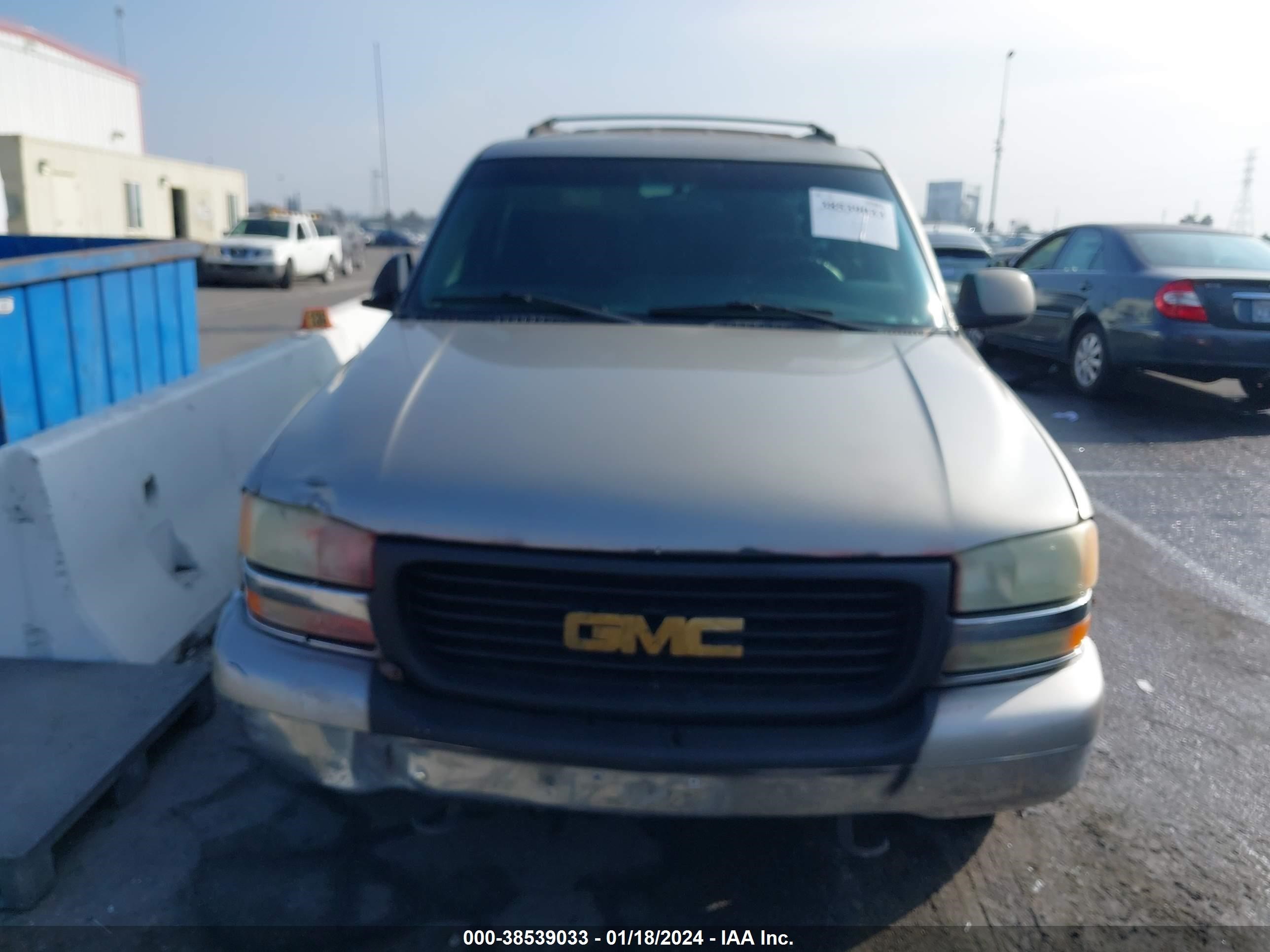 Photo 10 VIN: 1GKEC13T62R275190 - GMC YUKON 