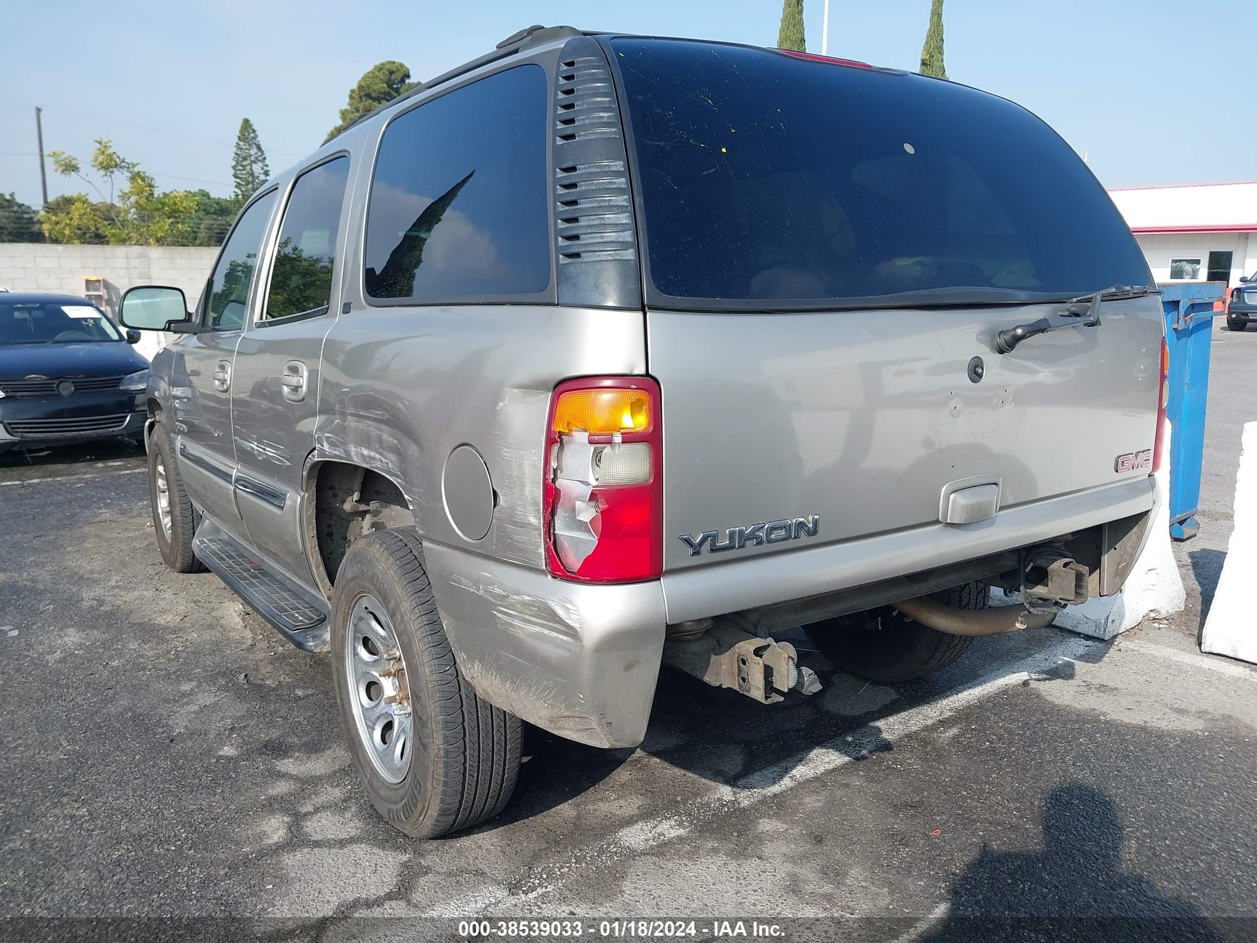 Photo 2 VIN: 1GKEC13T62R275190 - GMC YUKON 