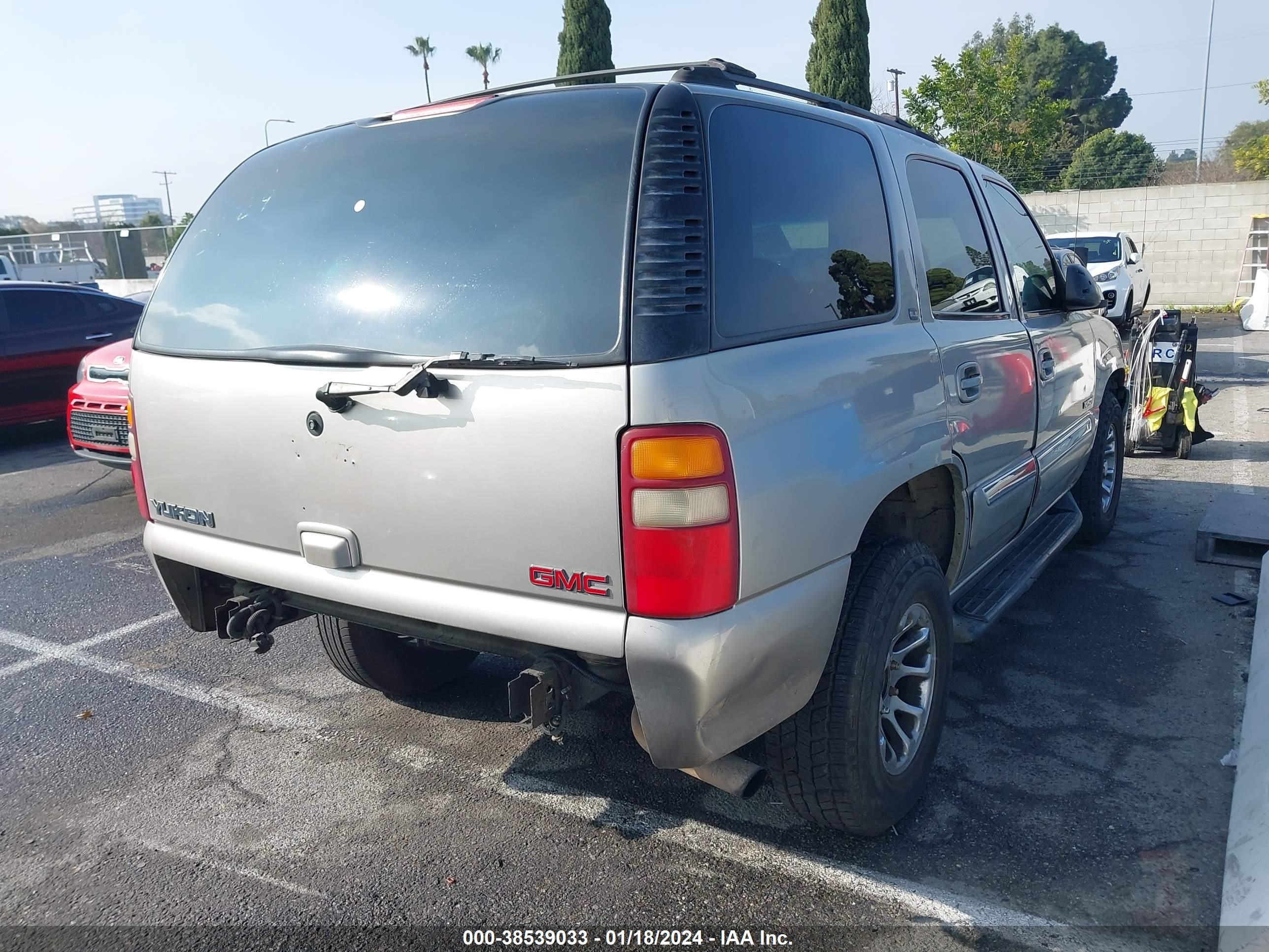 Photo 3 VIN: 1GKEC13T62R275190 - GMC YUKON 