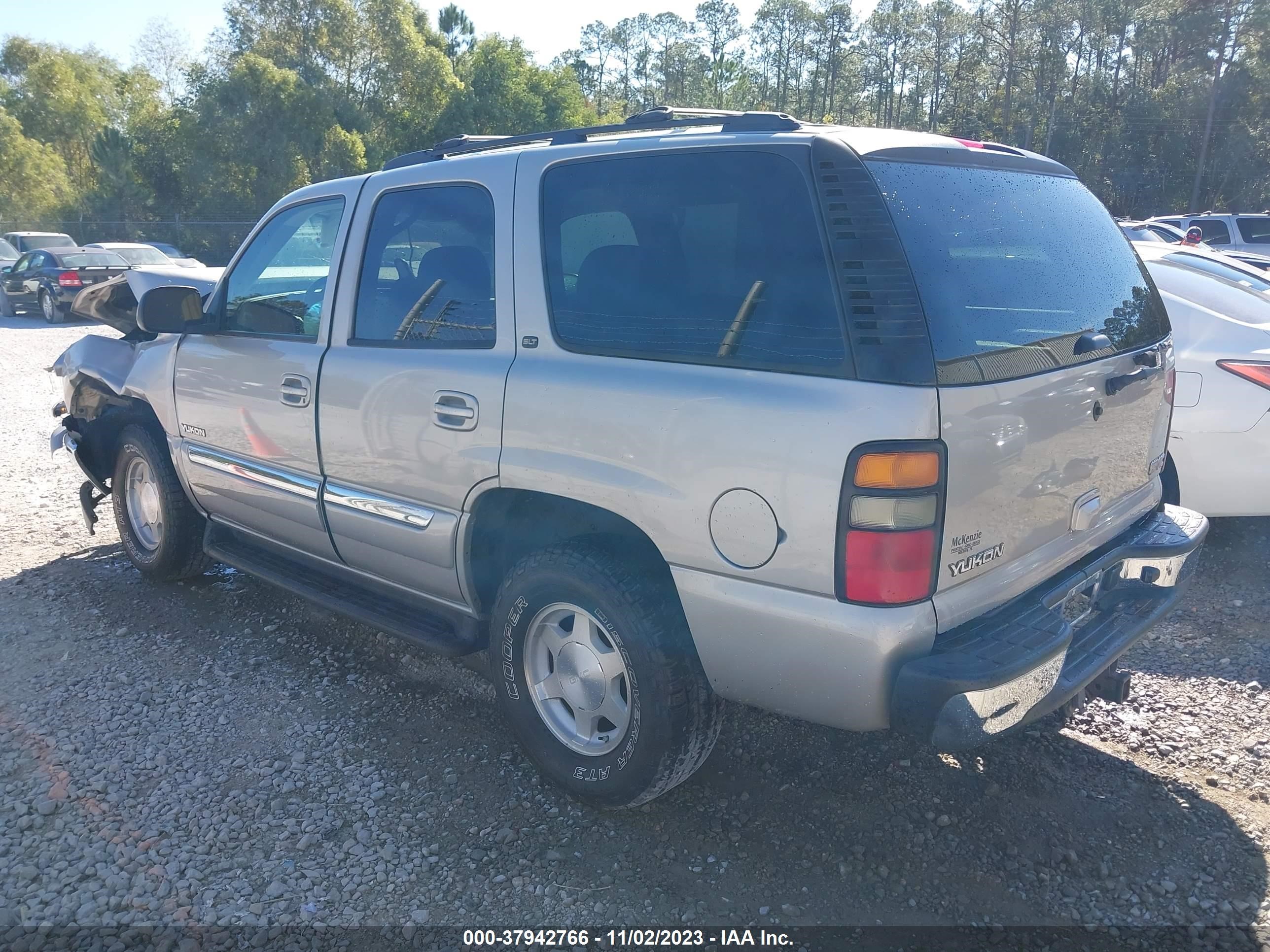 Photo 2 VIN: 1GKEC13T66R126140 - GMC YUKON 