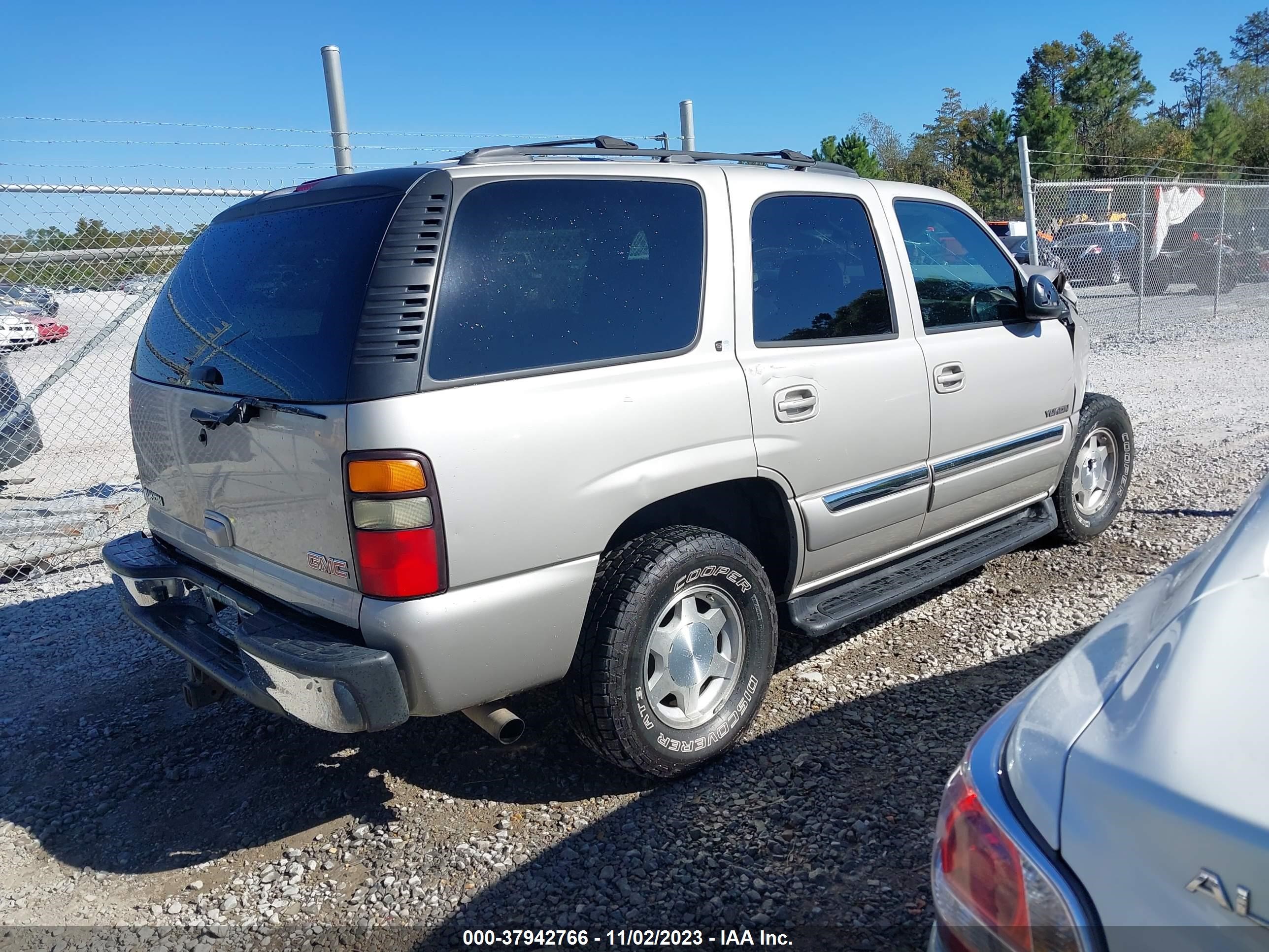 Photo 3 VIN: 1GKEC13T66R126140 - GMC YUKON 