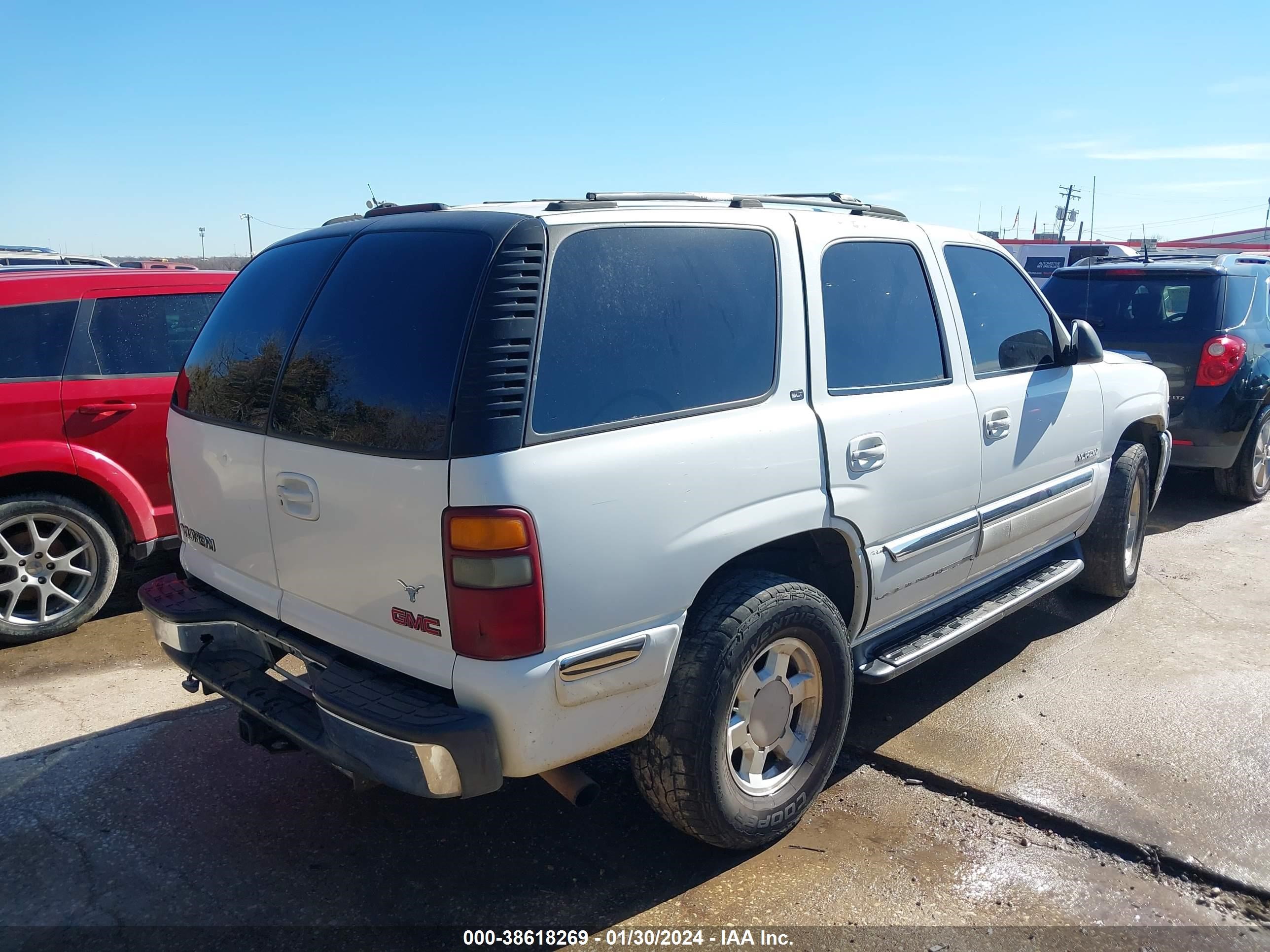 Photo 3 VIN: 1GKEC13T6YJ206278 - GMC YUKON 