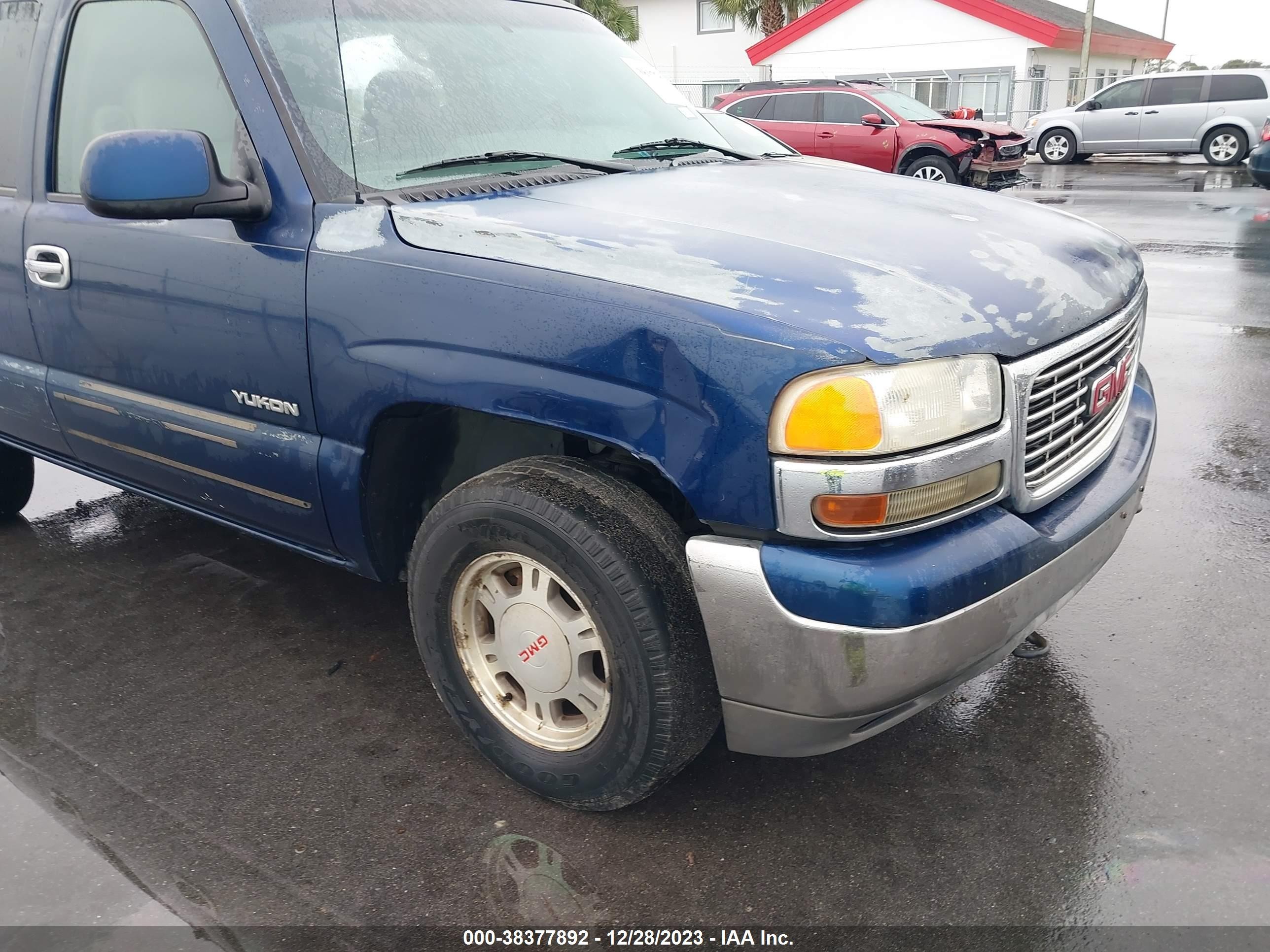 Photo 5 VIN: 1GKEC13T81J250014 - GMC YUKON 