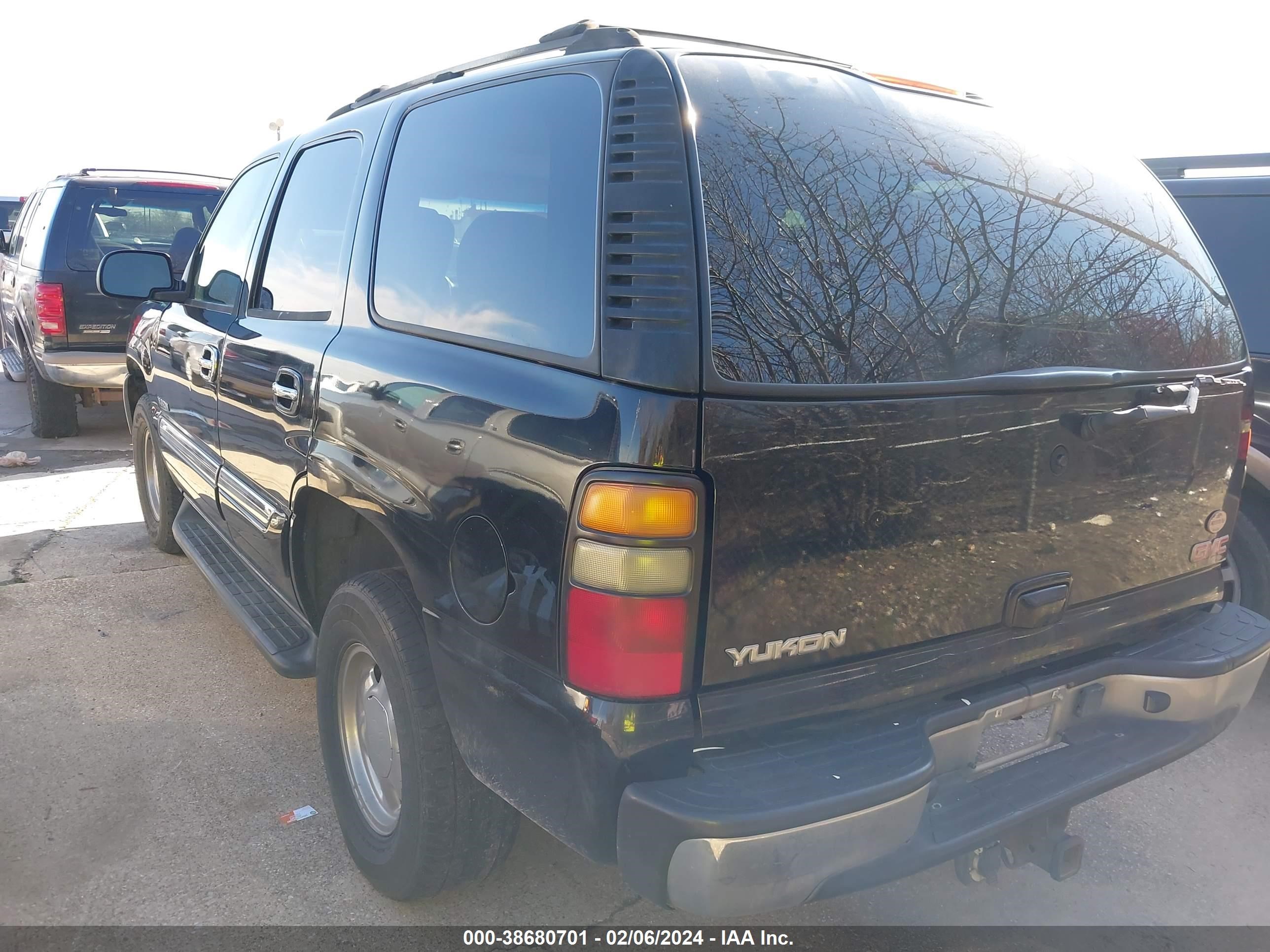 Photo 2 VIN: 1GKEC13T95R142282 - GMC YUKON 