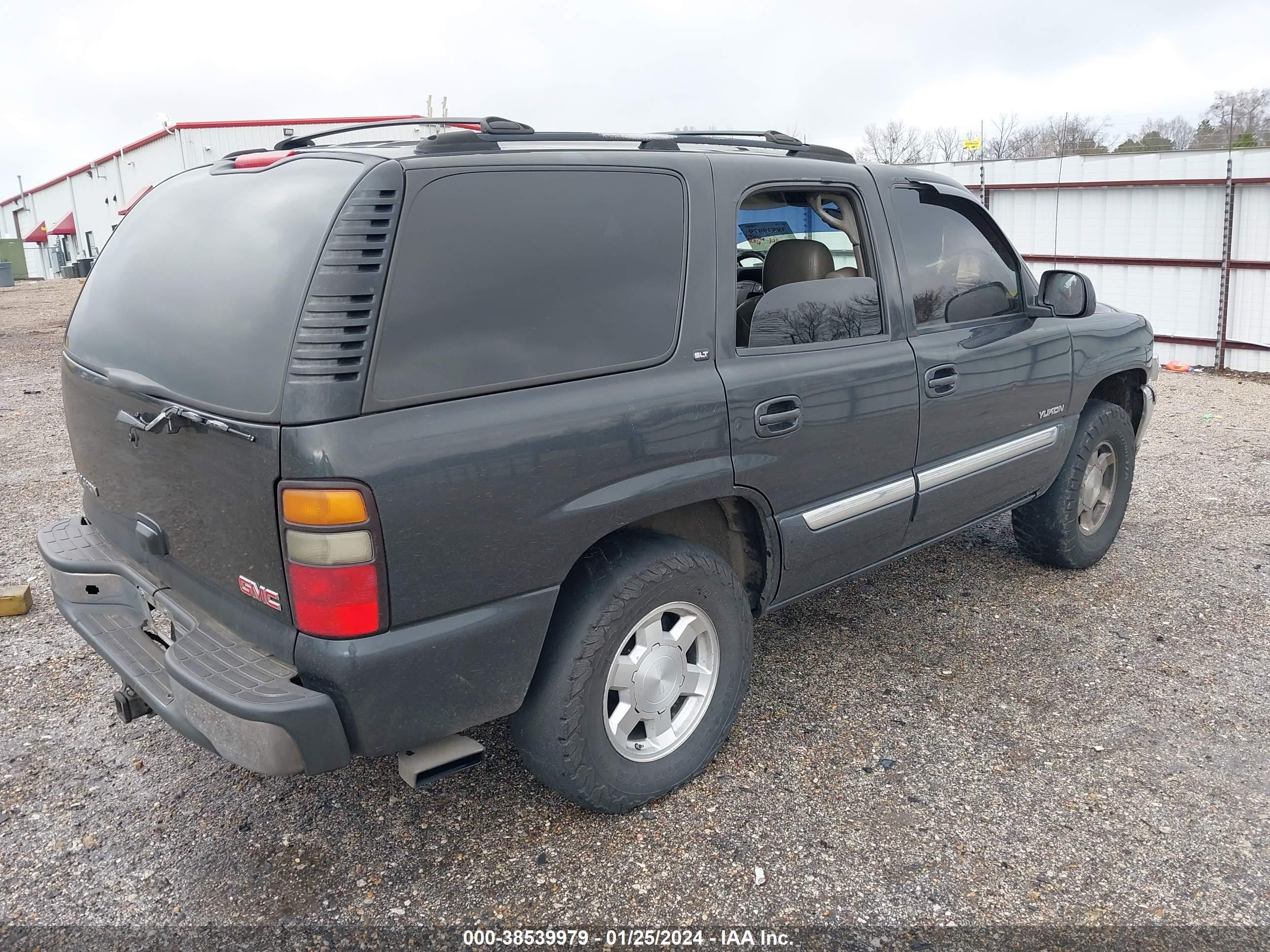 Photo 3 VIN: 1GKEC13T95R169384 - GMC YUKON 