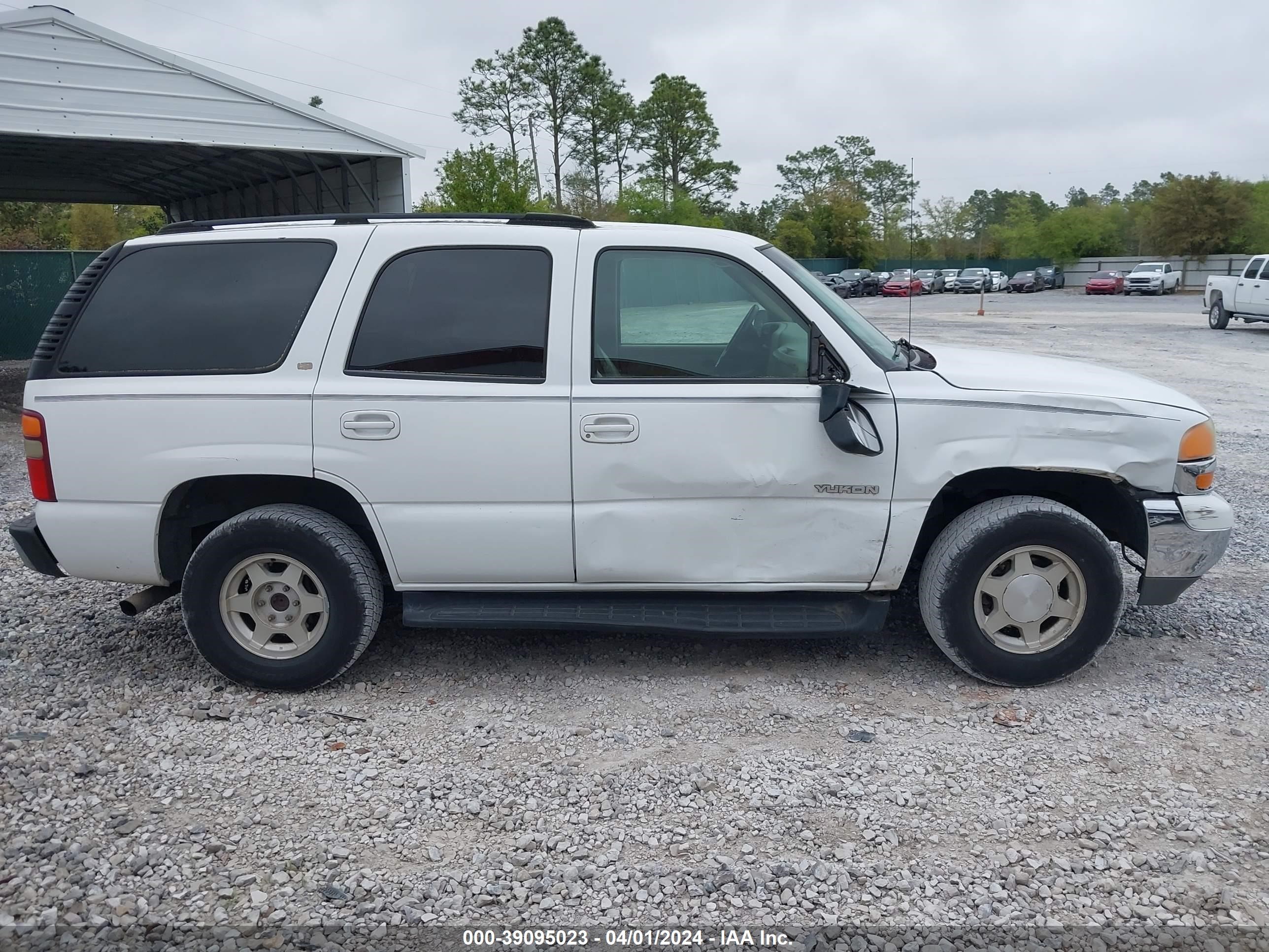 Photo 12 VIN: 1GKEC13V23R176966 - GMC YUKON 