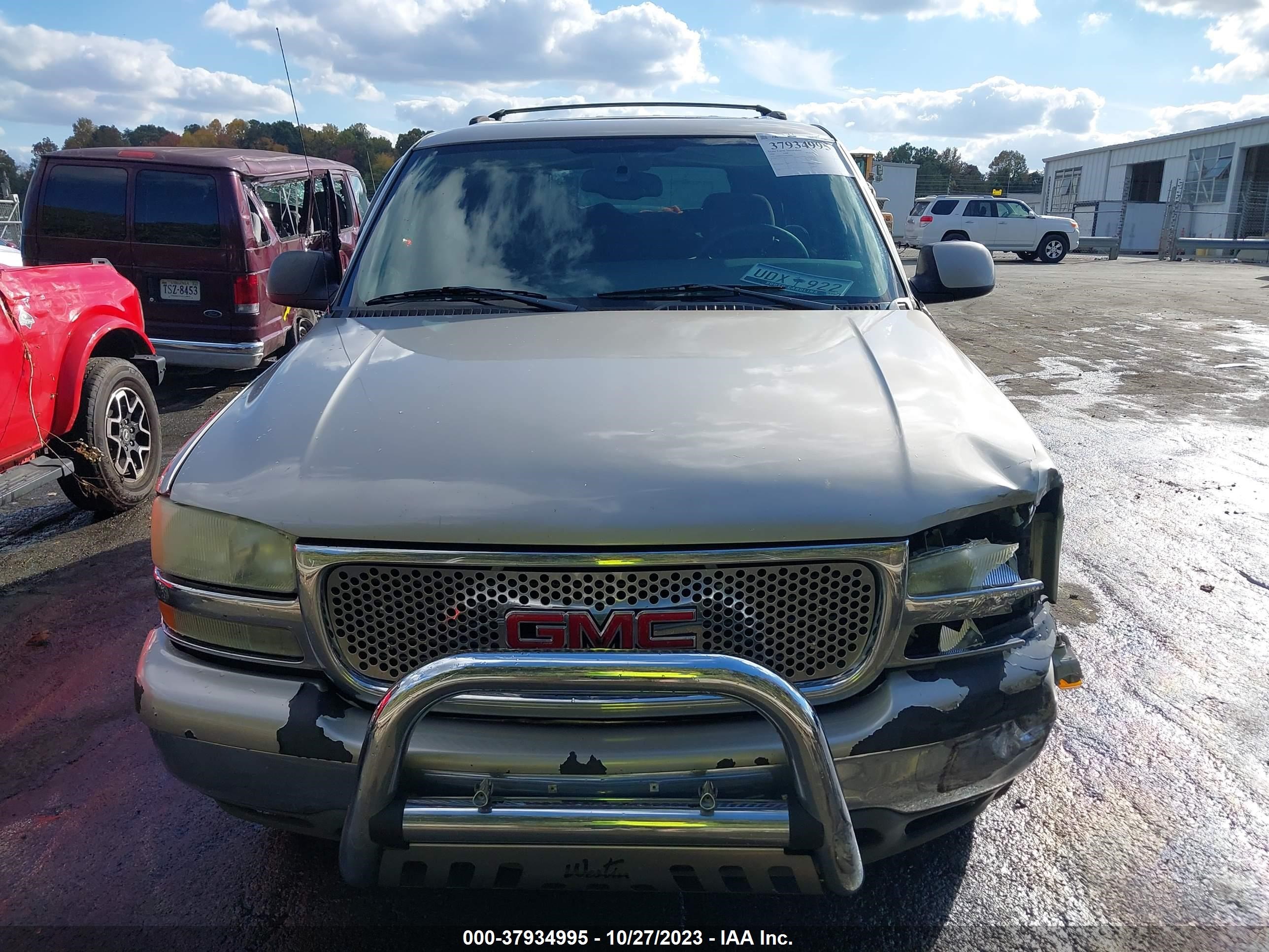 Photo 11 VIN: 1GKEC13V24R297840 - GMC YUKON 