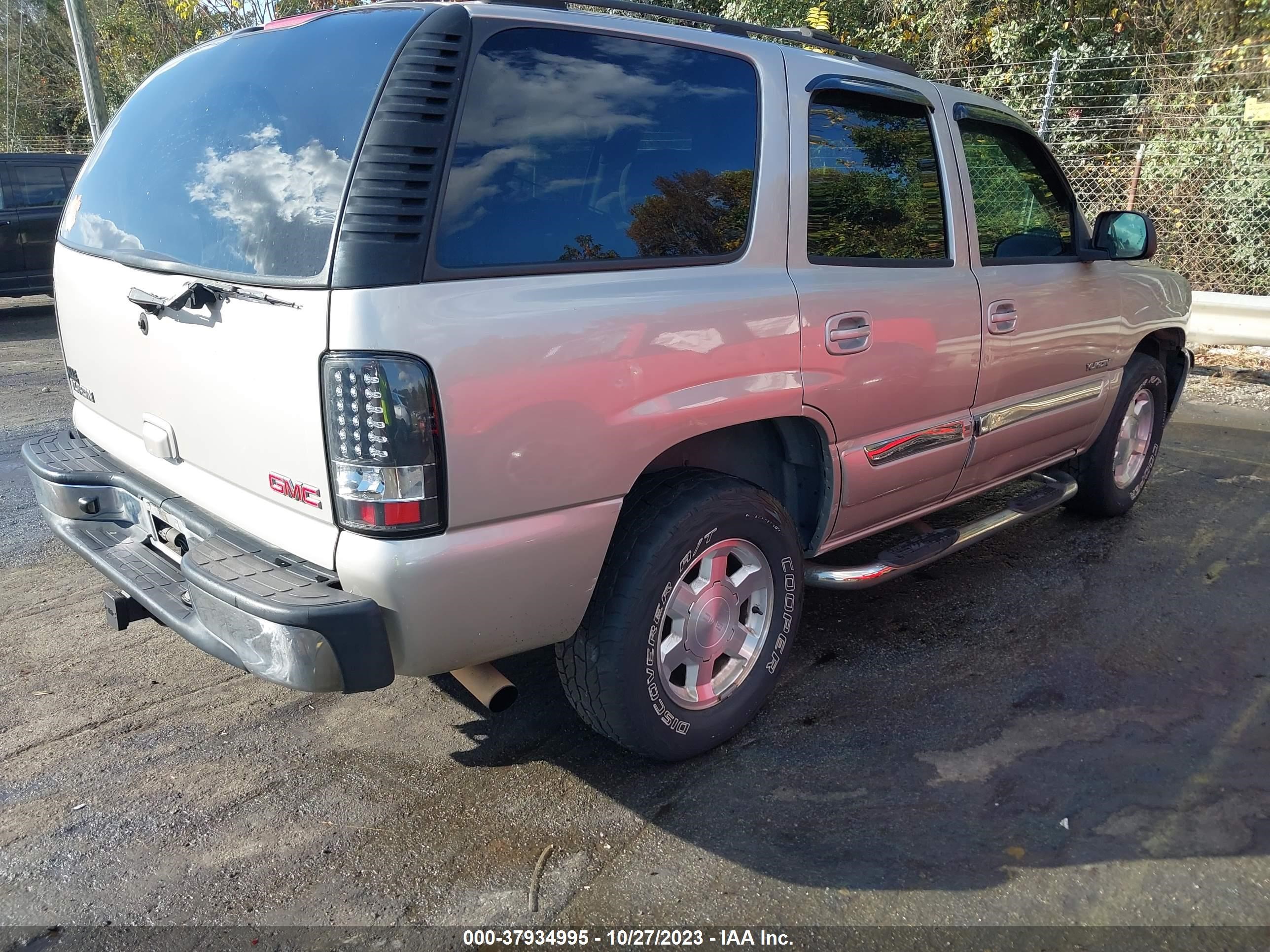 Photo 3 VIN: 1GKEC13V24R297840 - GMC YUKON 