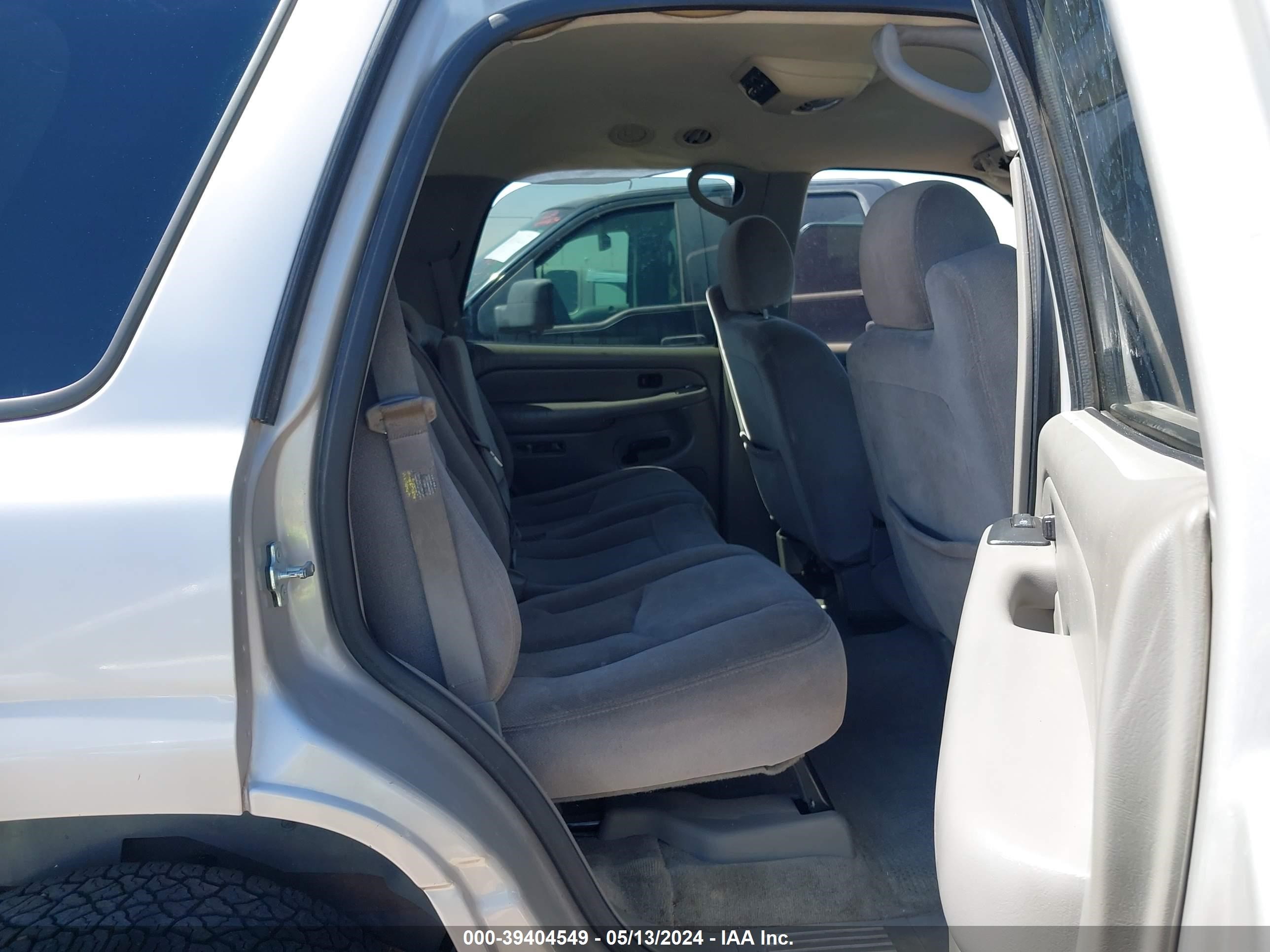 Photo 7 VIN: 1GKEC13V44R287147 - GMC YUKON 