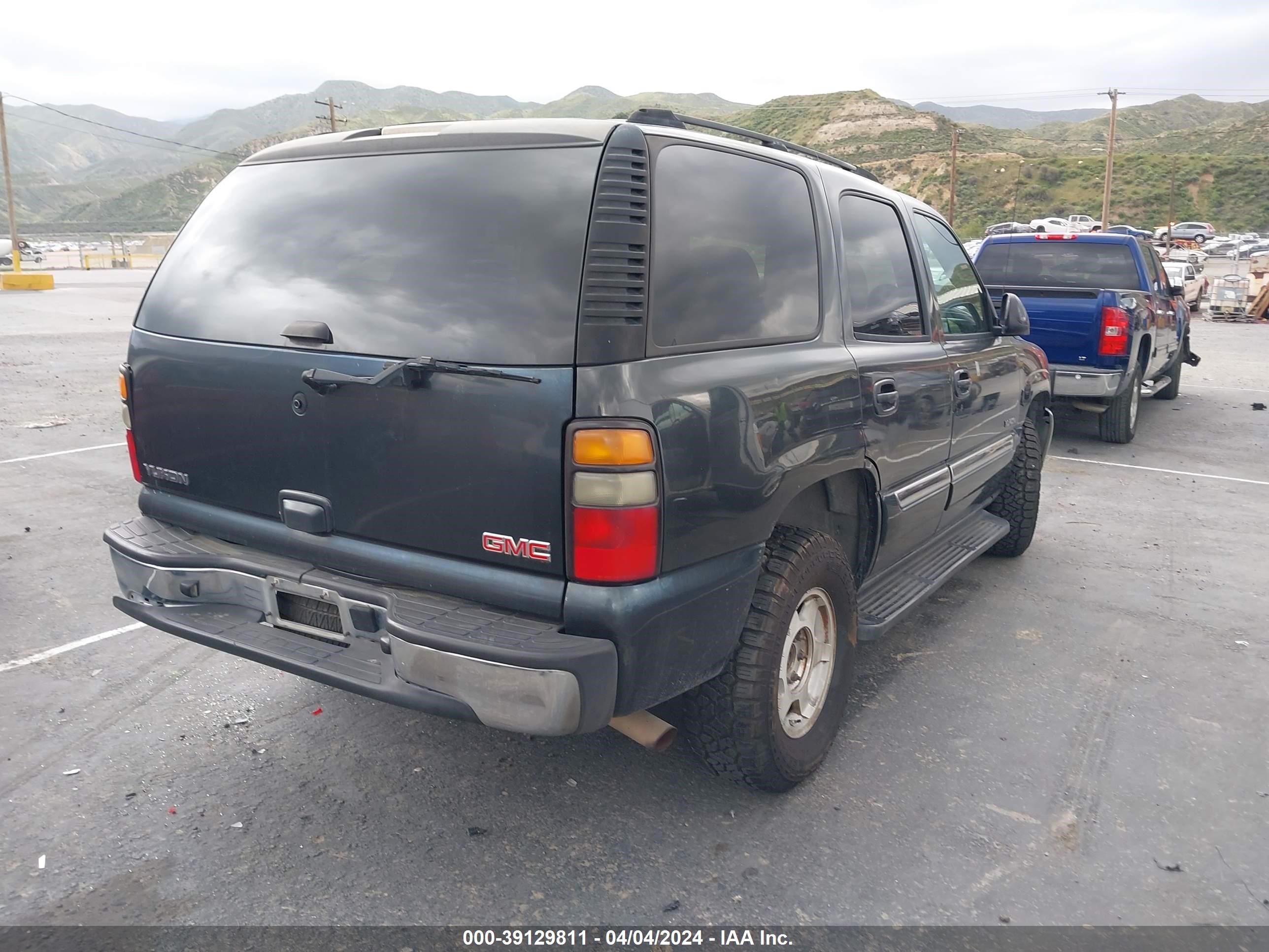 Photo 3 VIN: 1GKEC13V45R119946 - GMC YUKON 